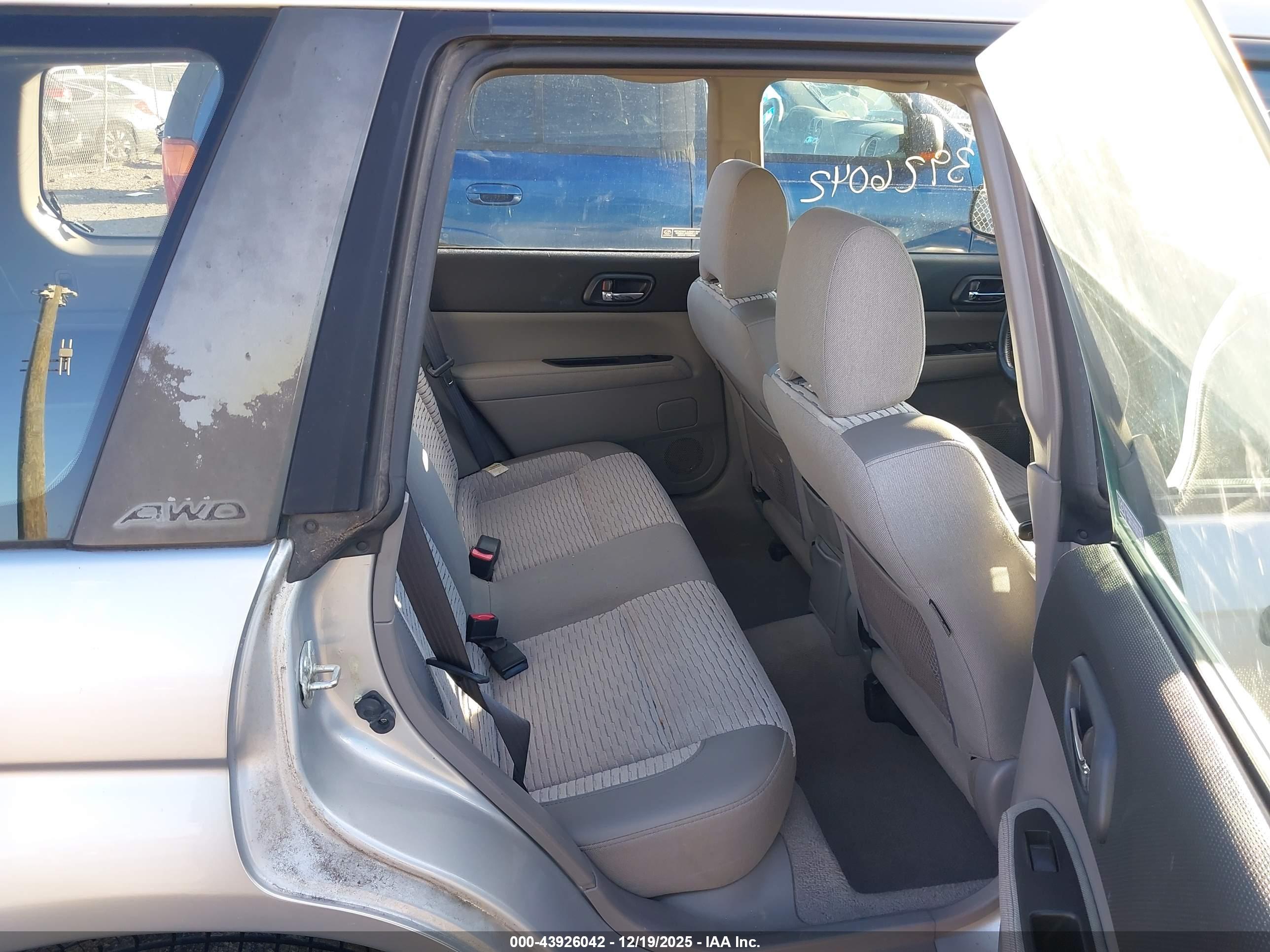 SUBARU FORESTER image 8