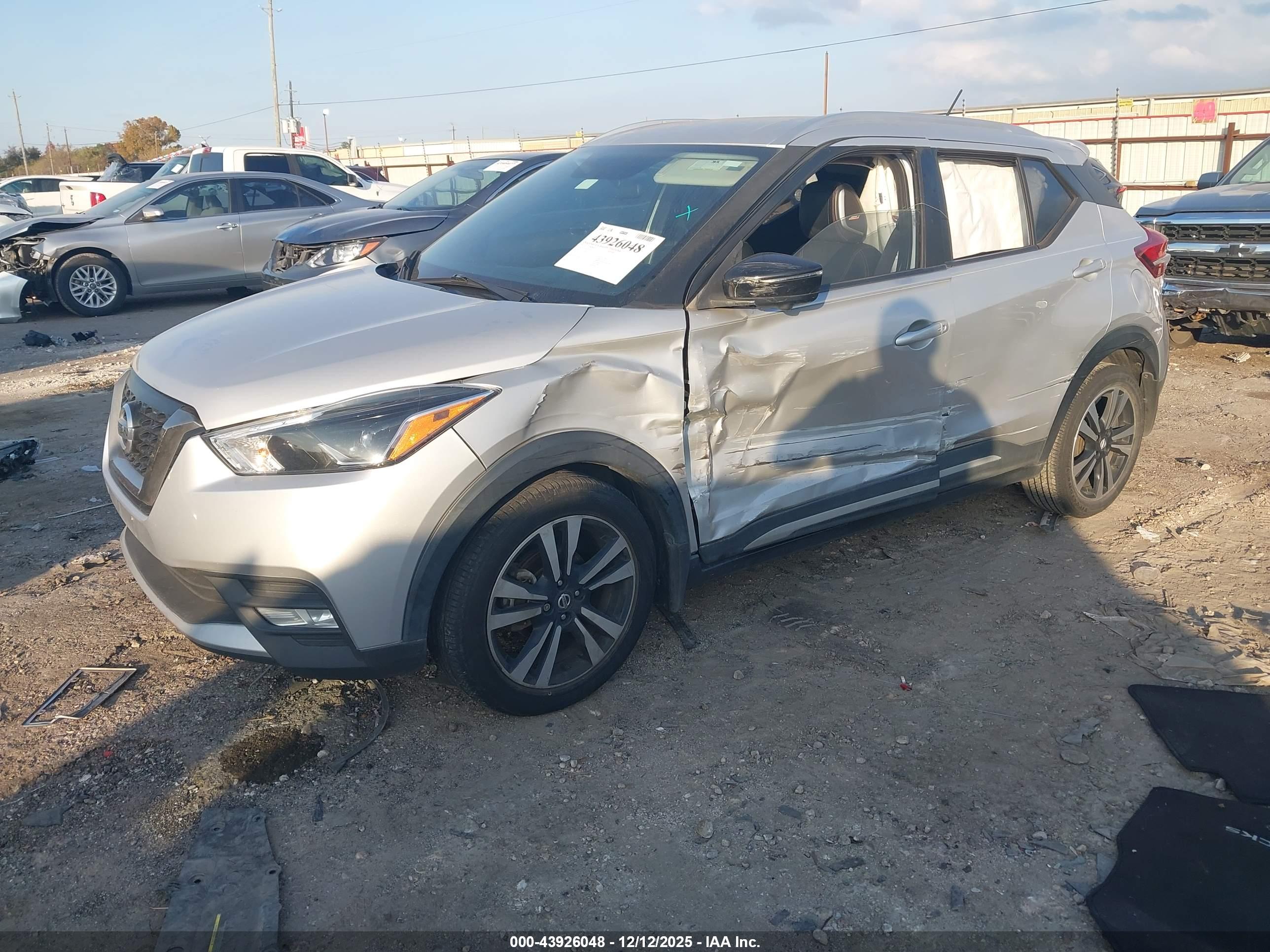 NISSAN KICKS image 2