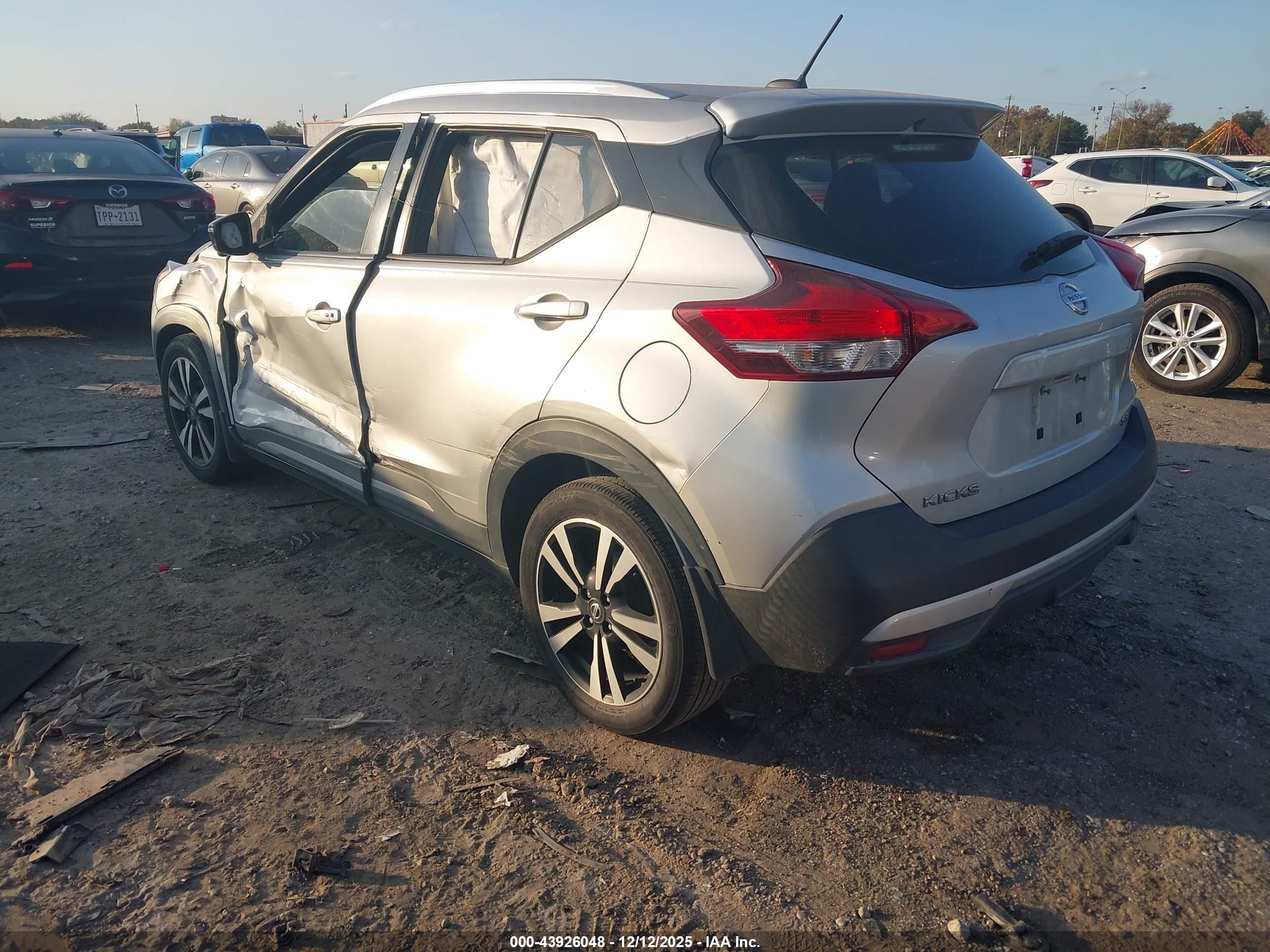 NISSAN KICKS image 3