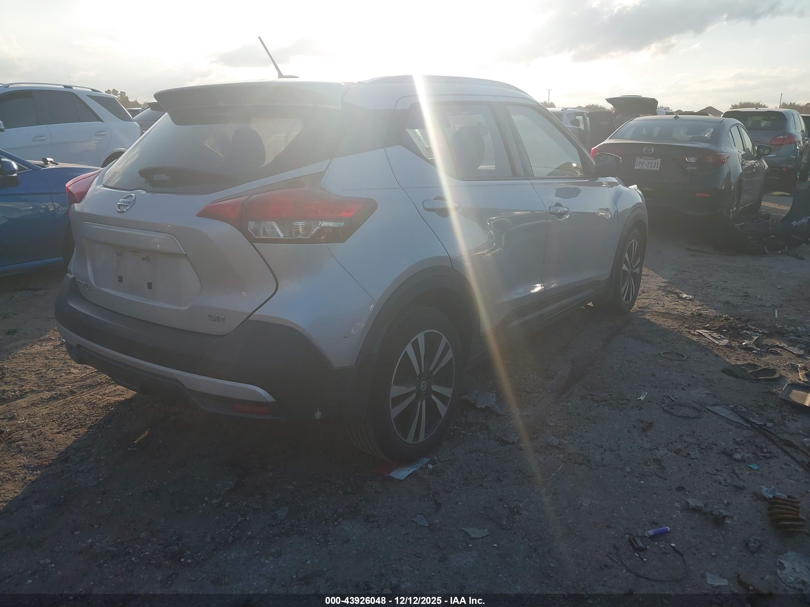 NISSAN KICKS image 4
