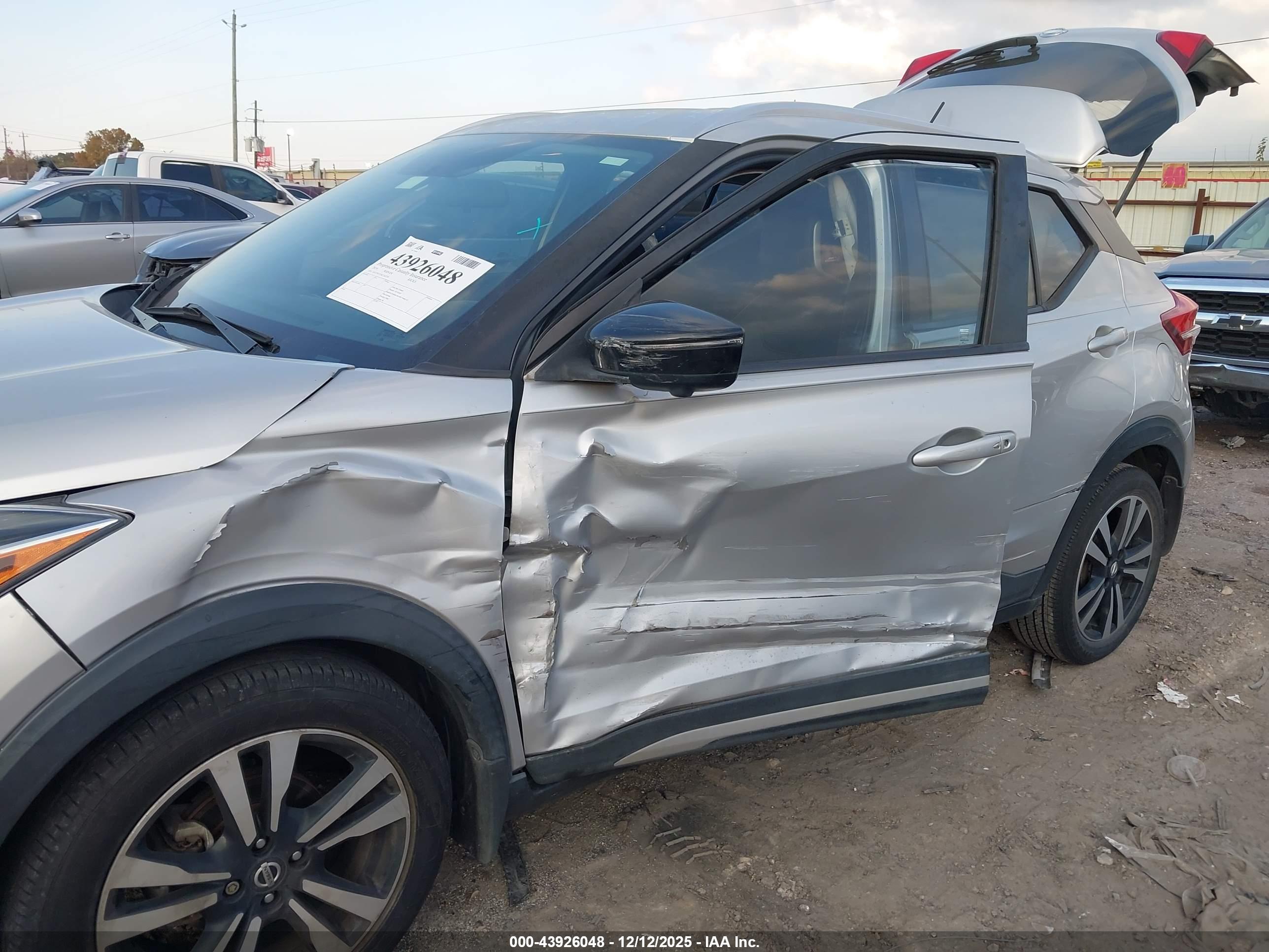 NISSAN KICKS image 6