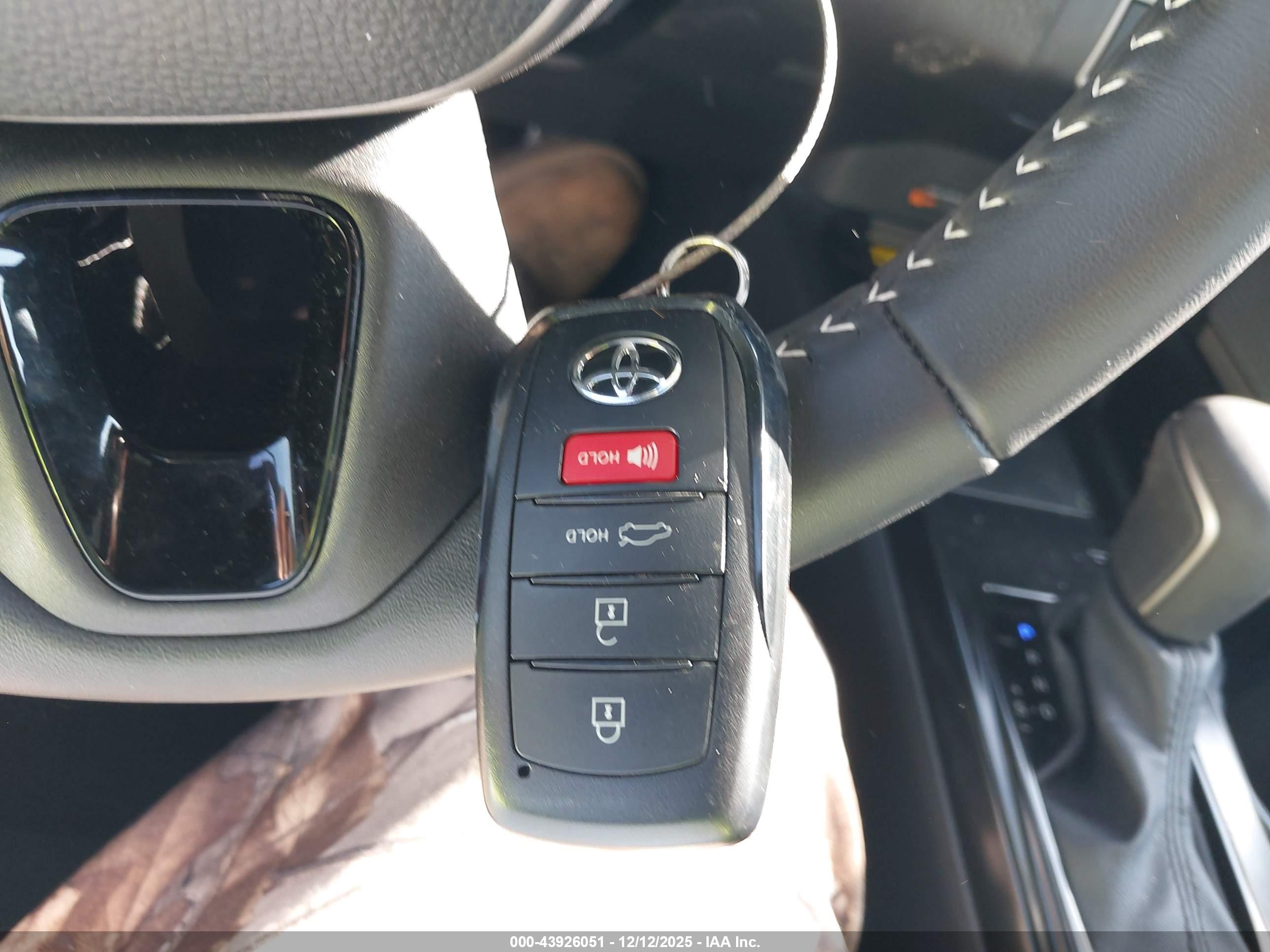 TOYOTA CAMRY image 11