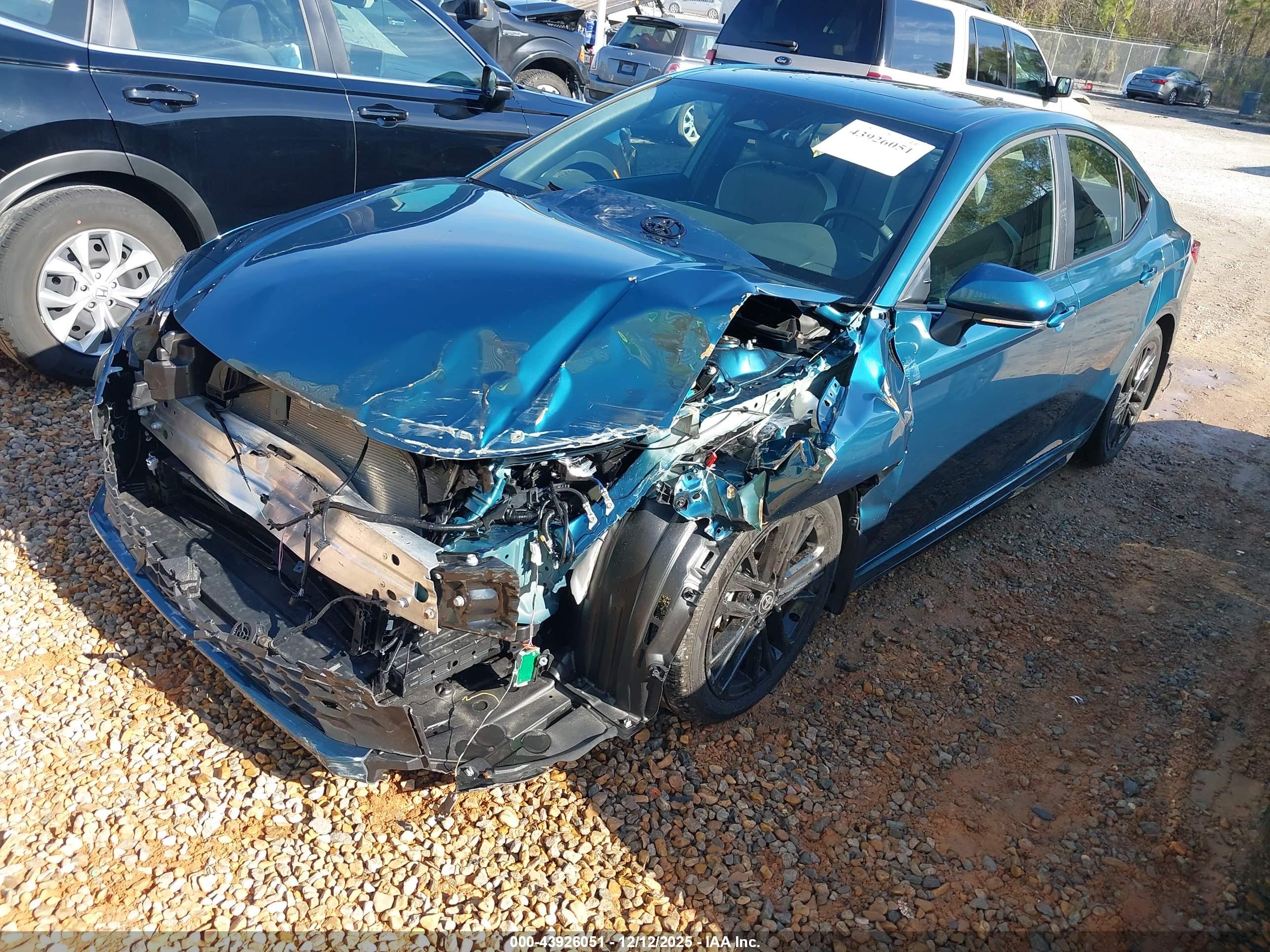 TOYOTA CAMRY image 2