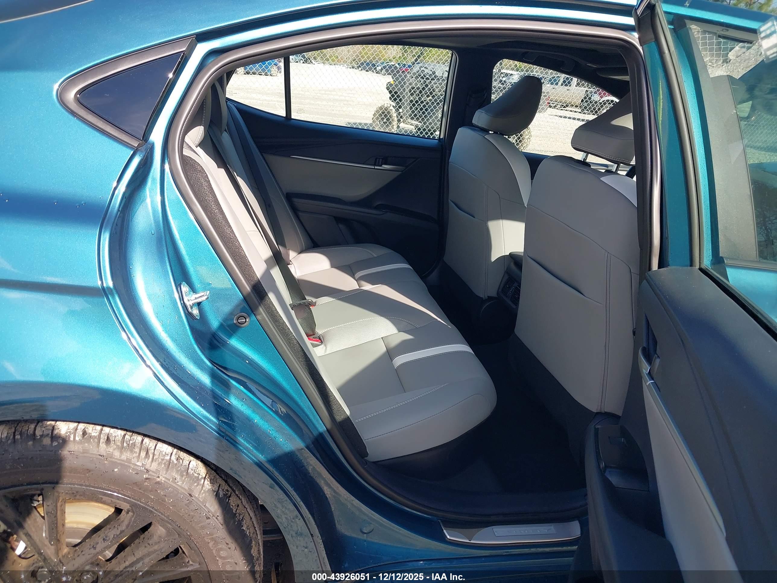 TOYOTA CAMRY image 8