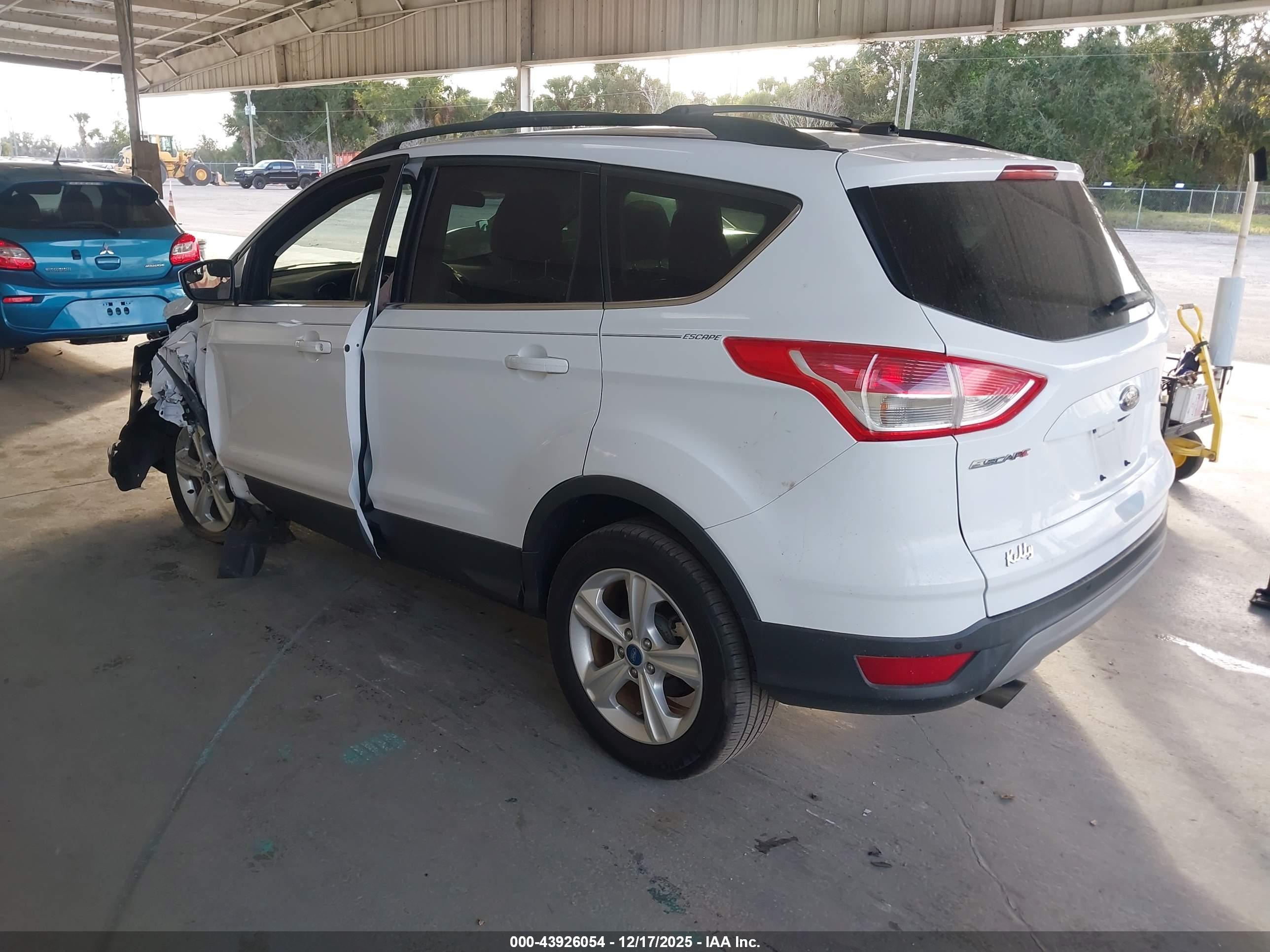 FORD ESCAPE image 3
