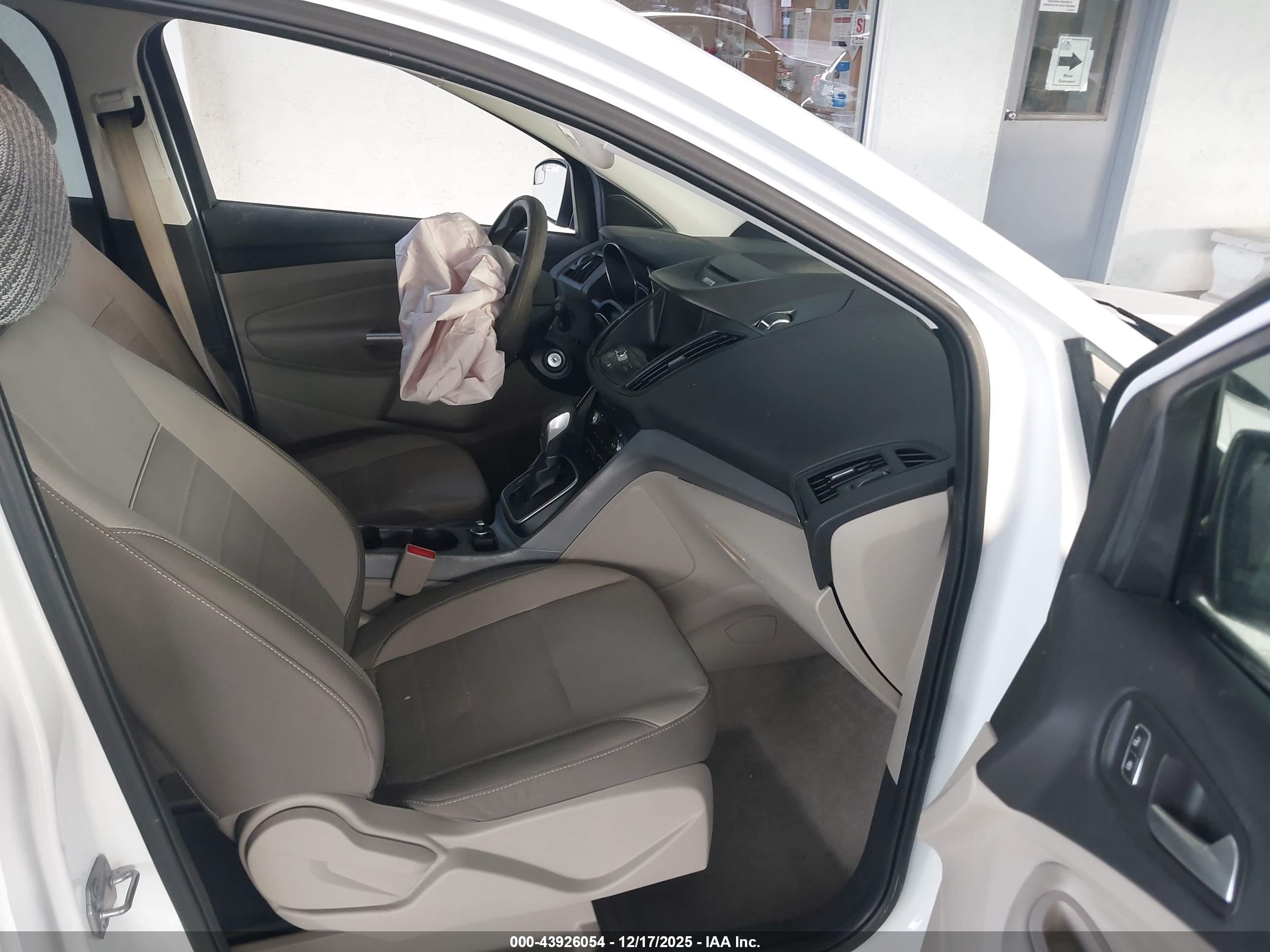 FORD ESCAPE image 5