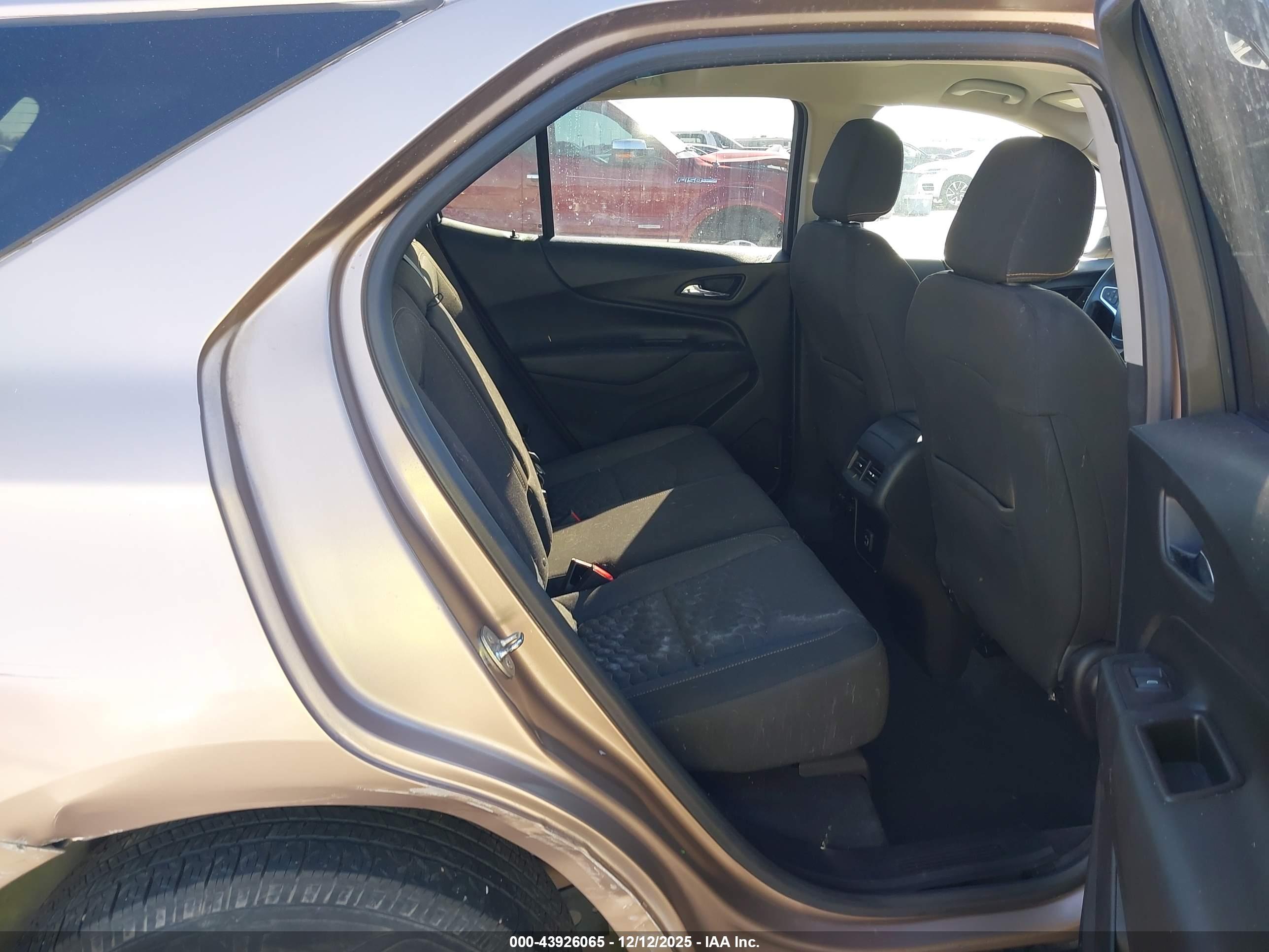 CHEVROLET EQUINOX image 8