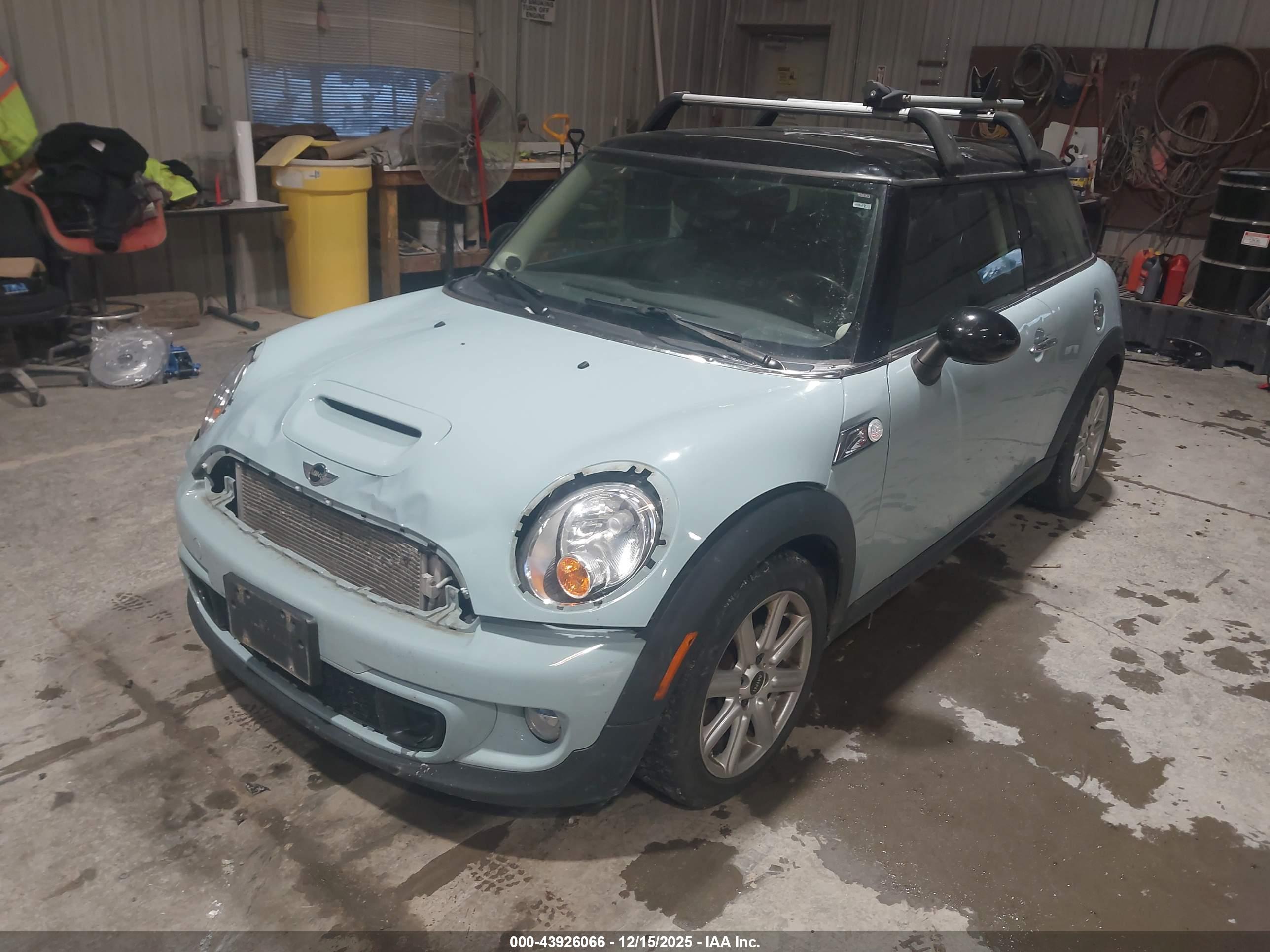 MINI COOPER image 2