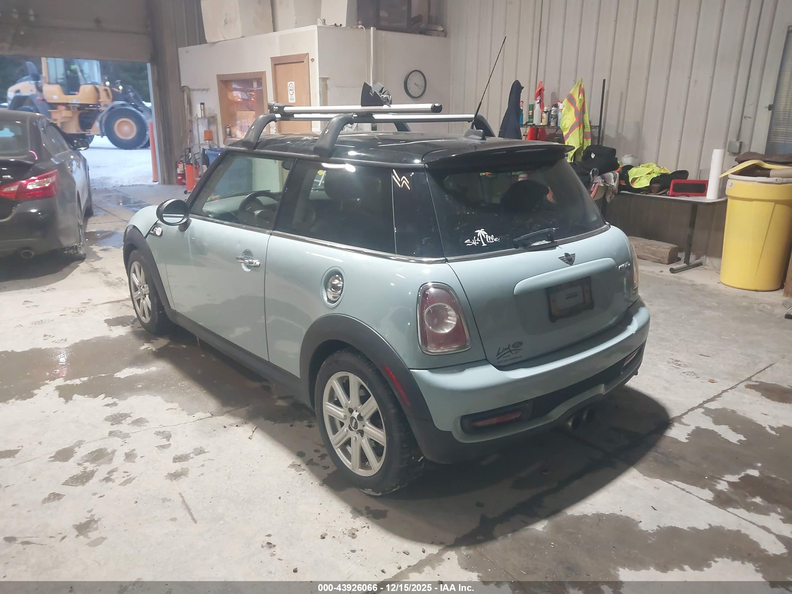MINI COOPER image 3