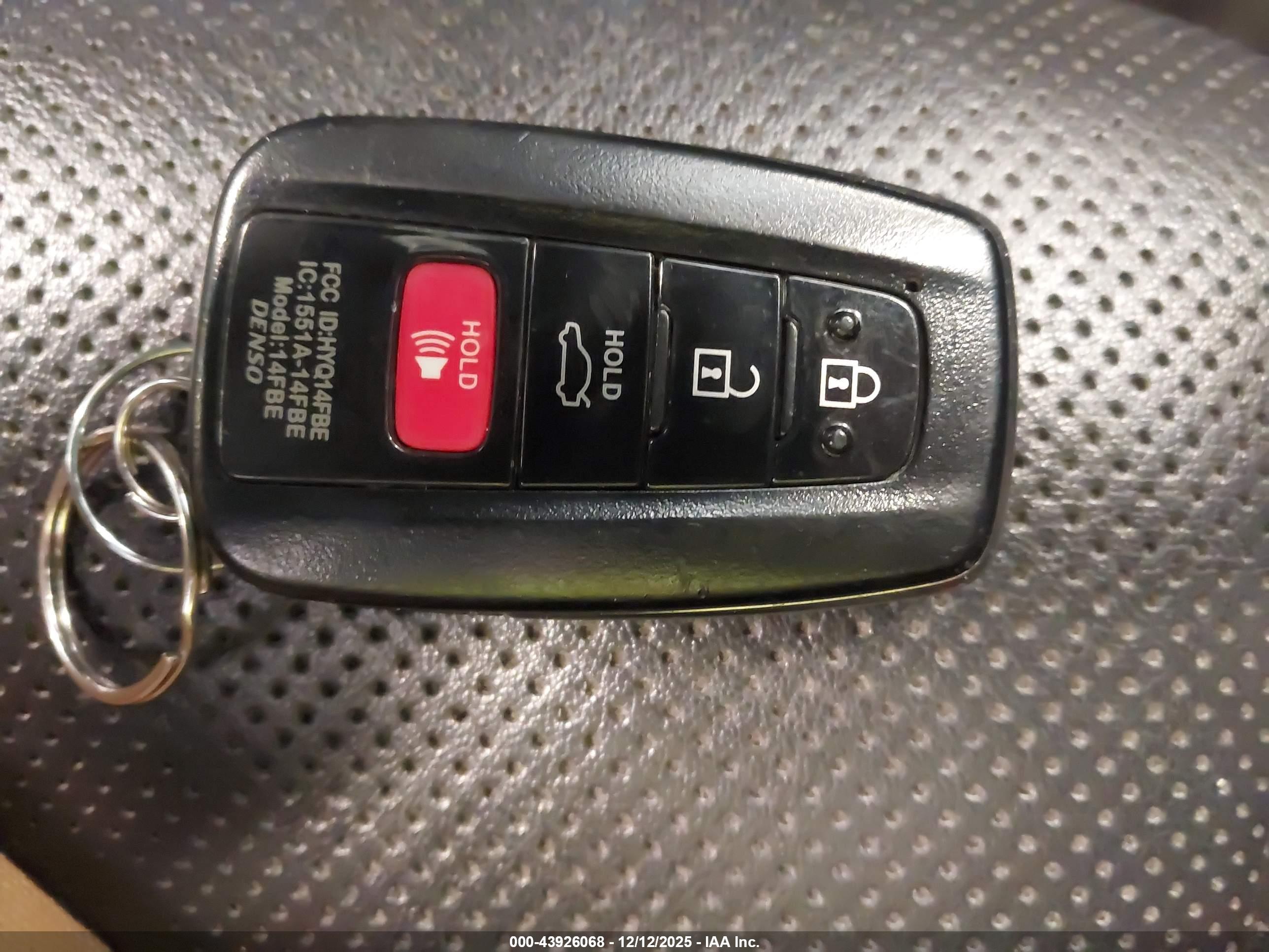 TOYOTA AVALON image 11