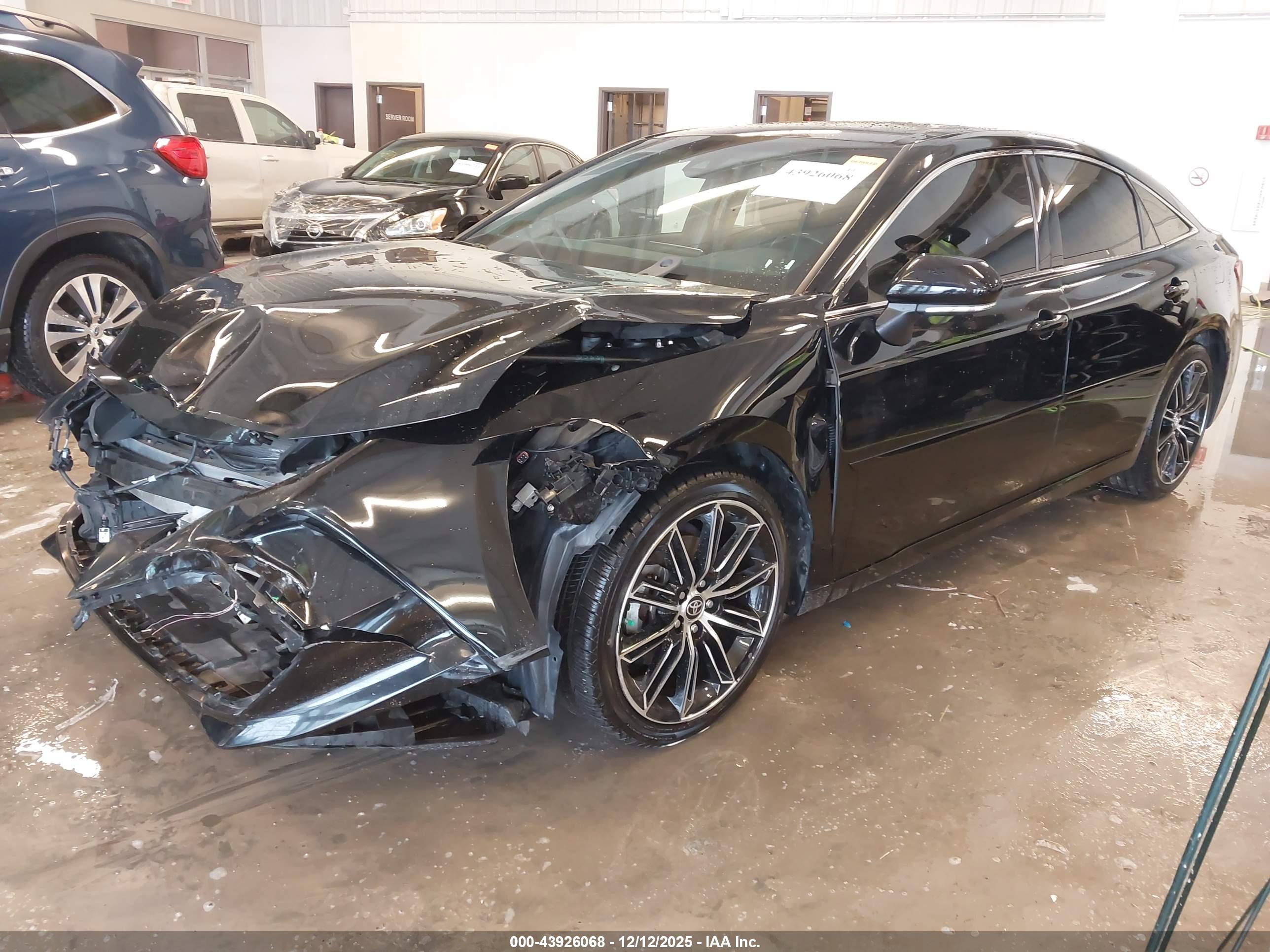 TOYOTA AVALON image 2
