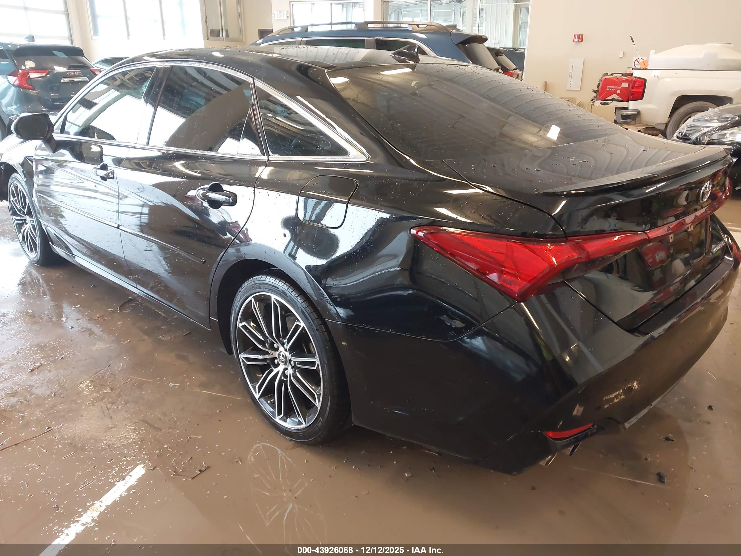 TOYOTA AVALON image 3