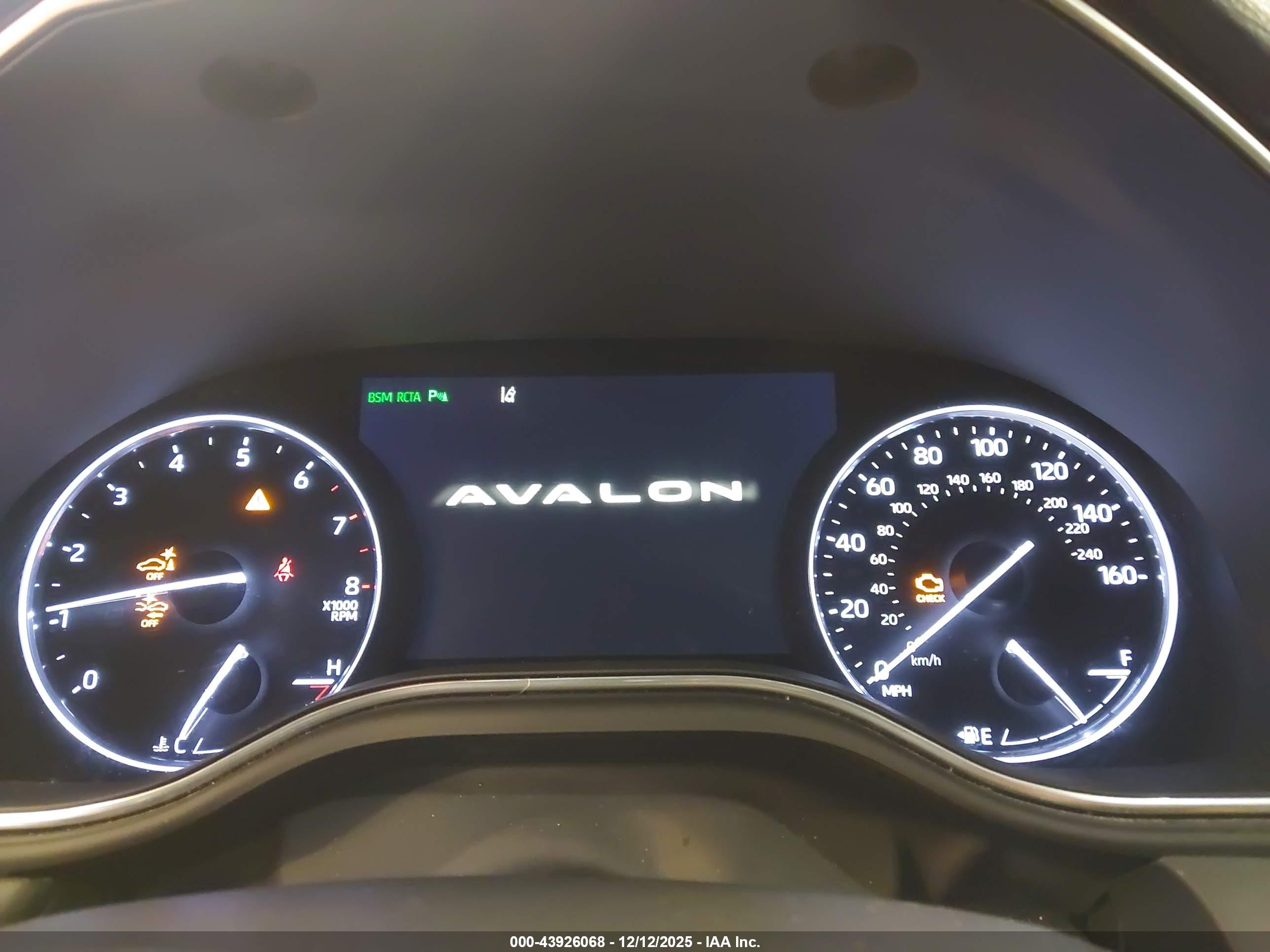 TOYOTA AVALON image 7
