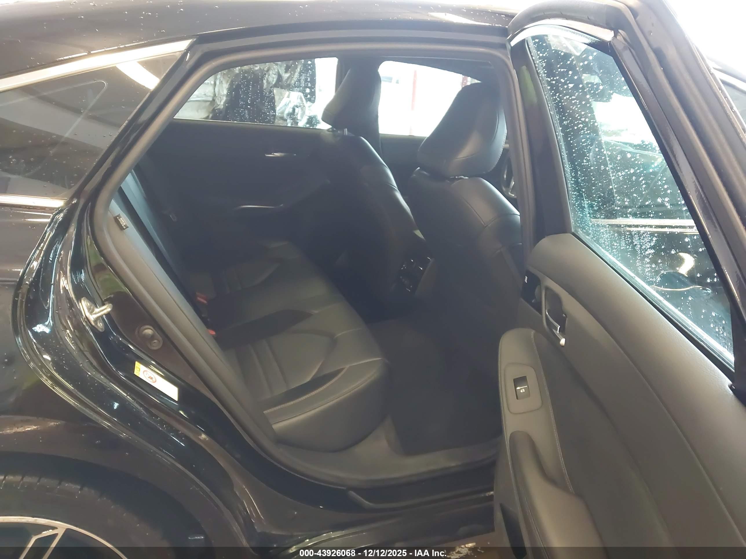 TOYOTA AVALON image 8