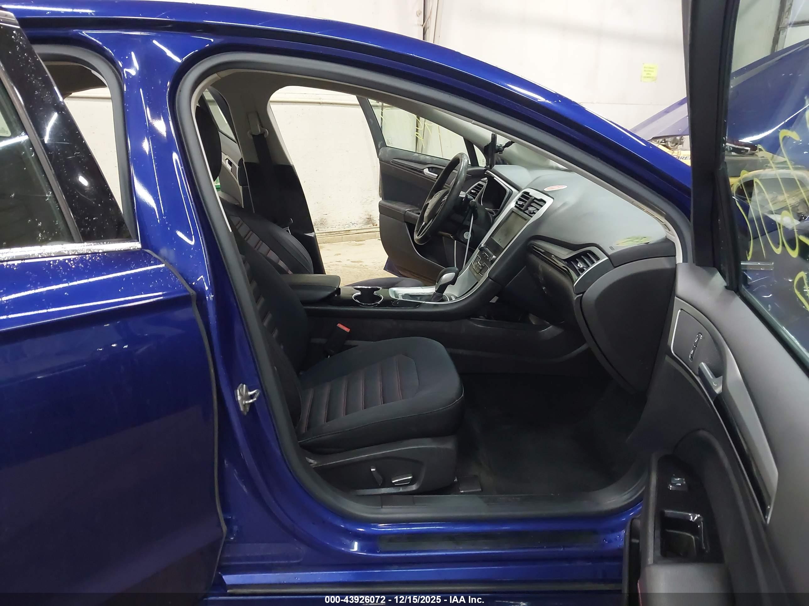 FORD FUSION image 5