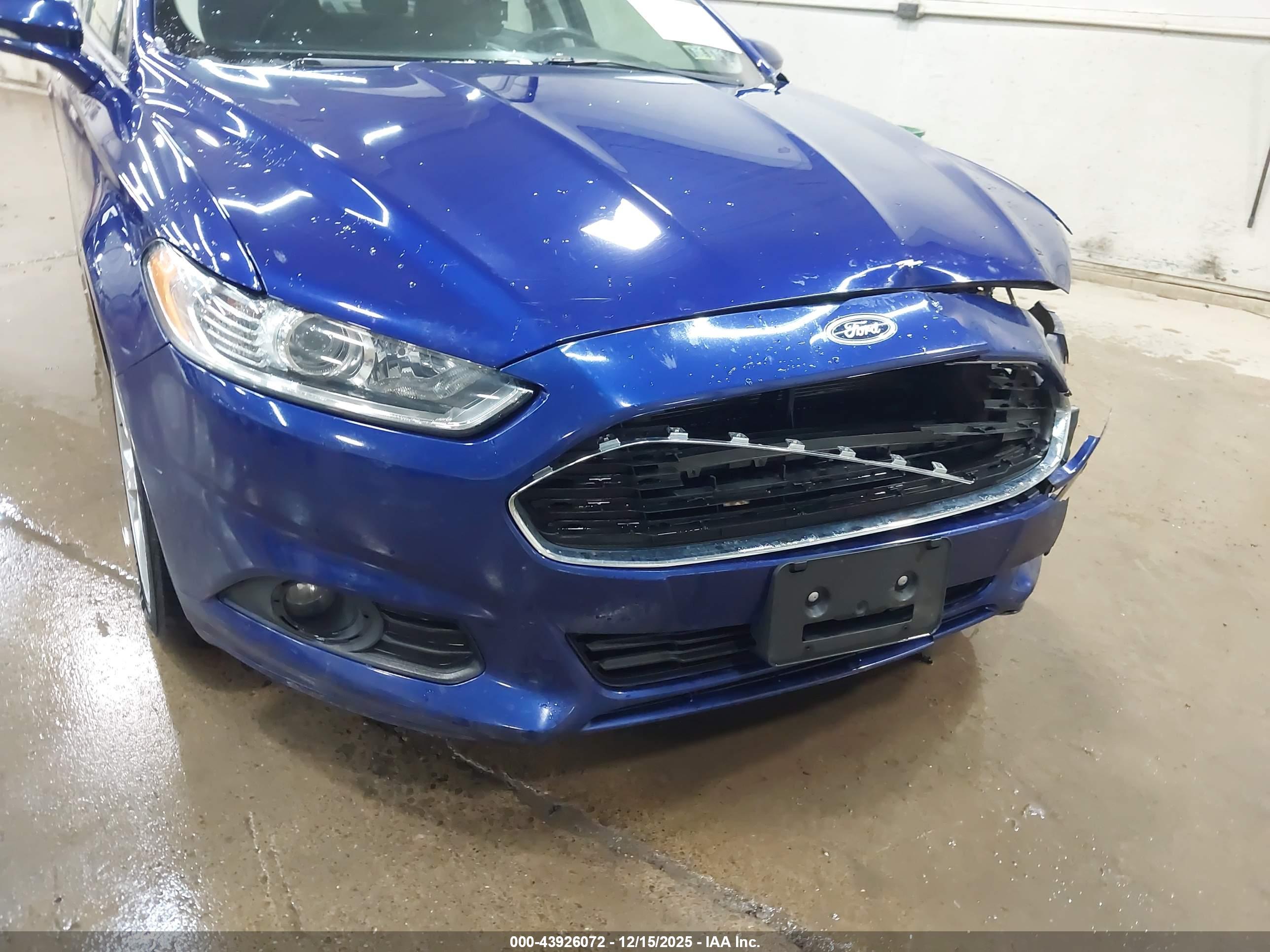 FORD FUSION image 6