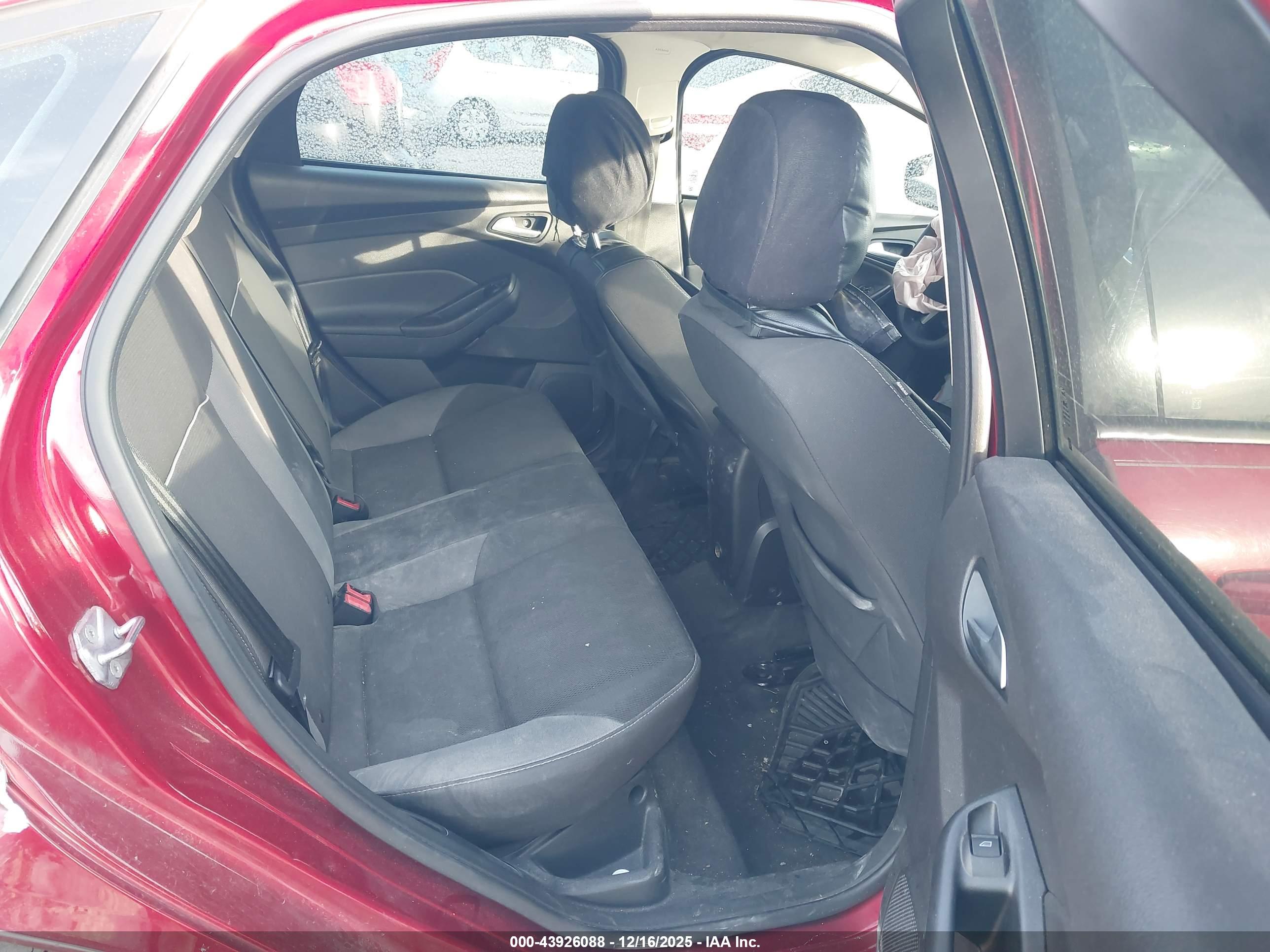 FORD FOCUS image 8