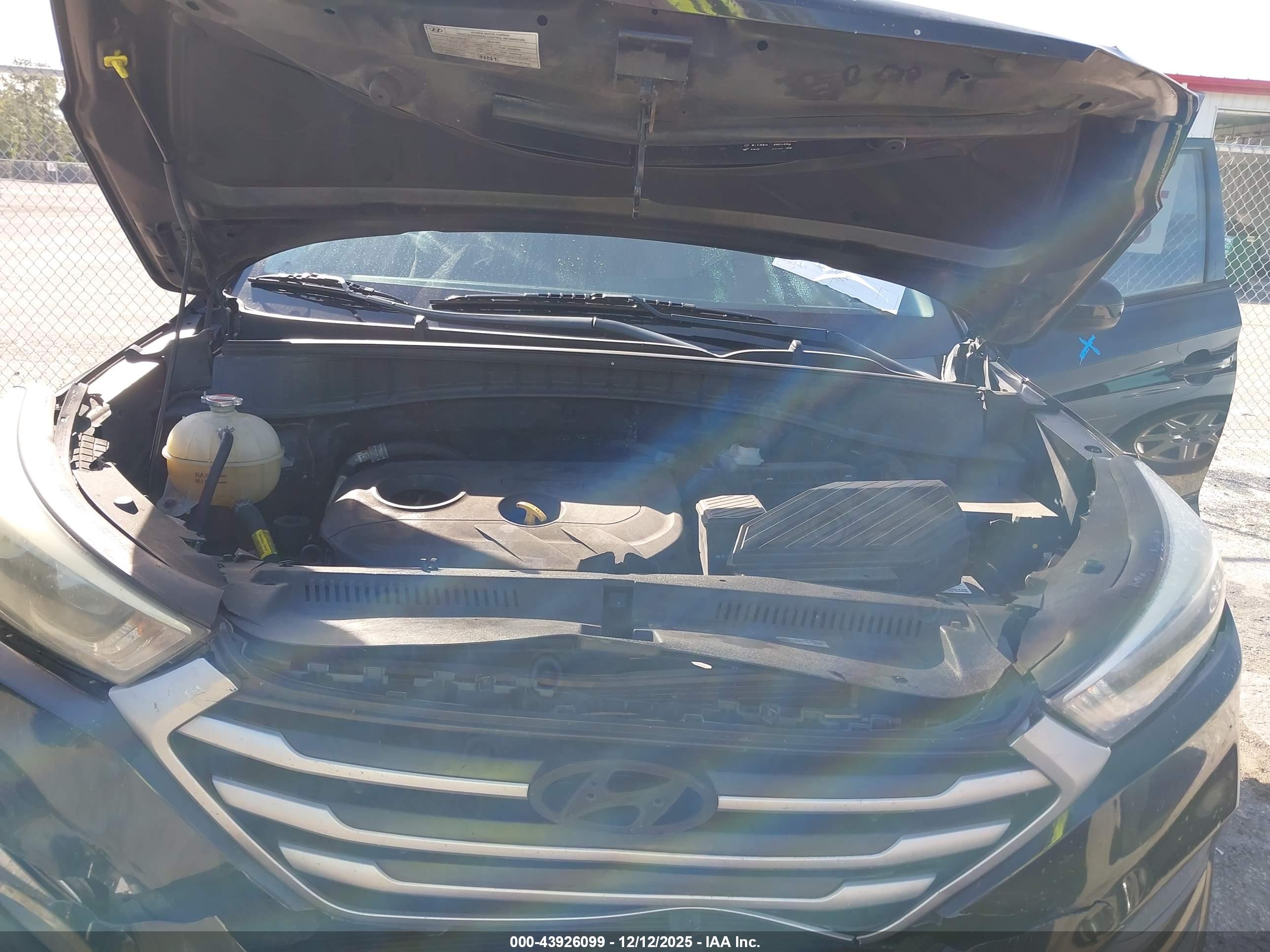 HYUNDAI TUCSON image 10