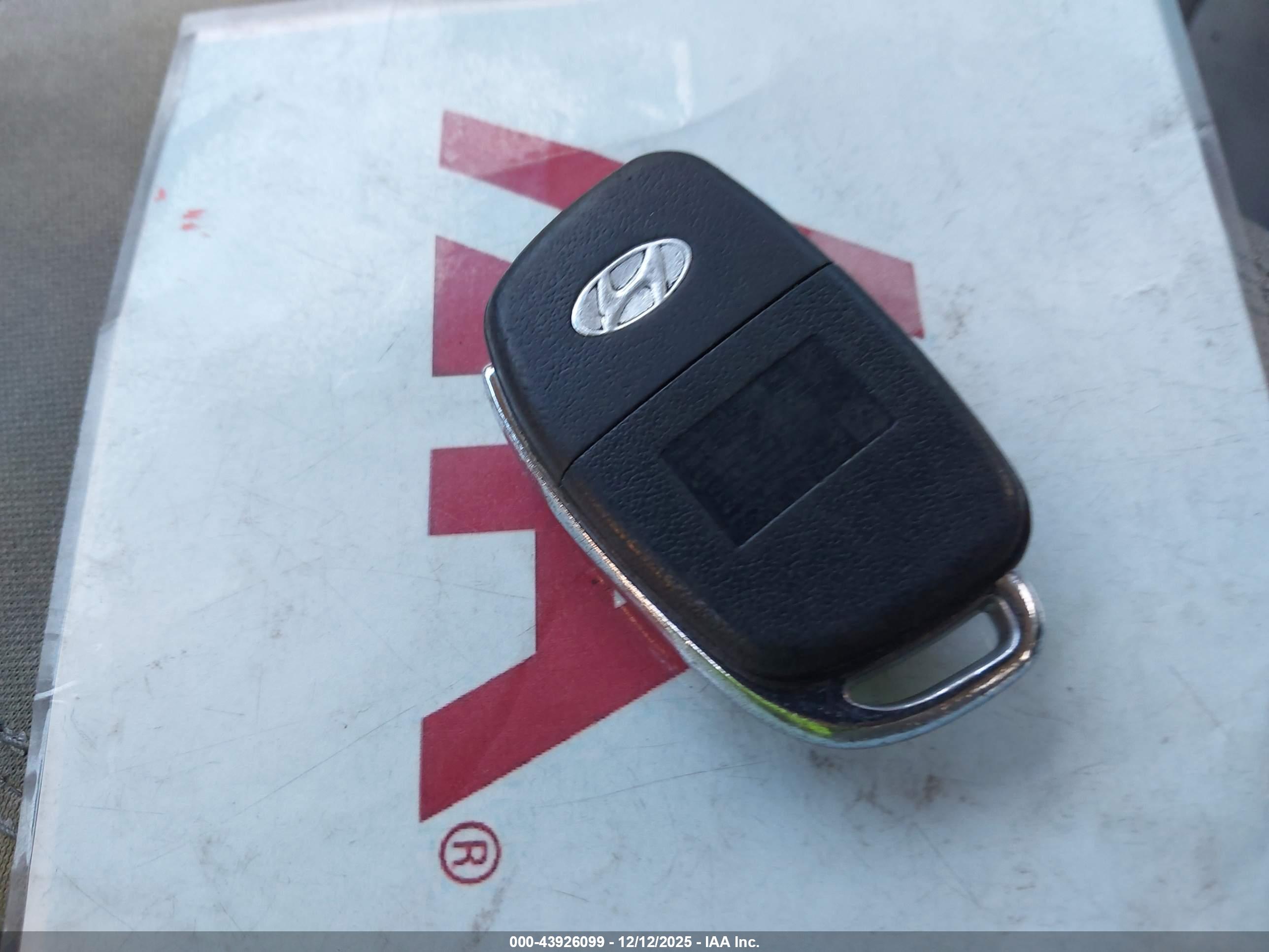 HYUNDAI TUCSON image 11