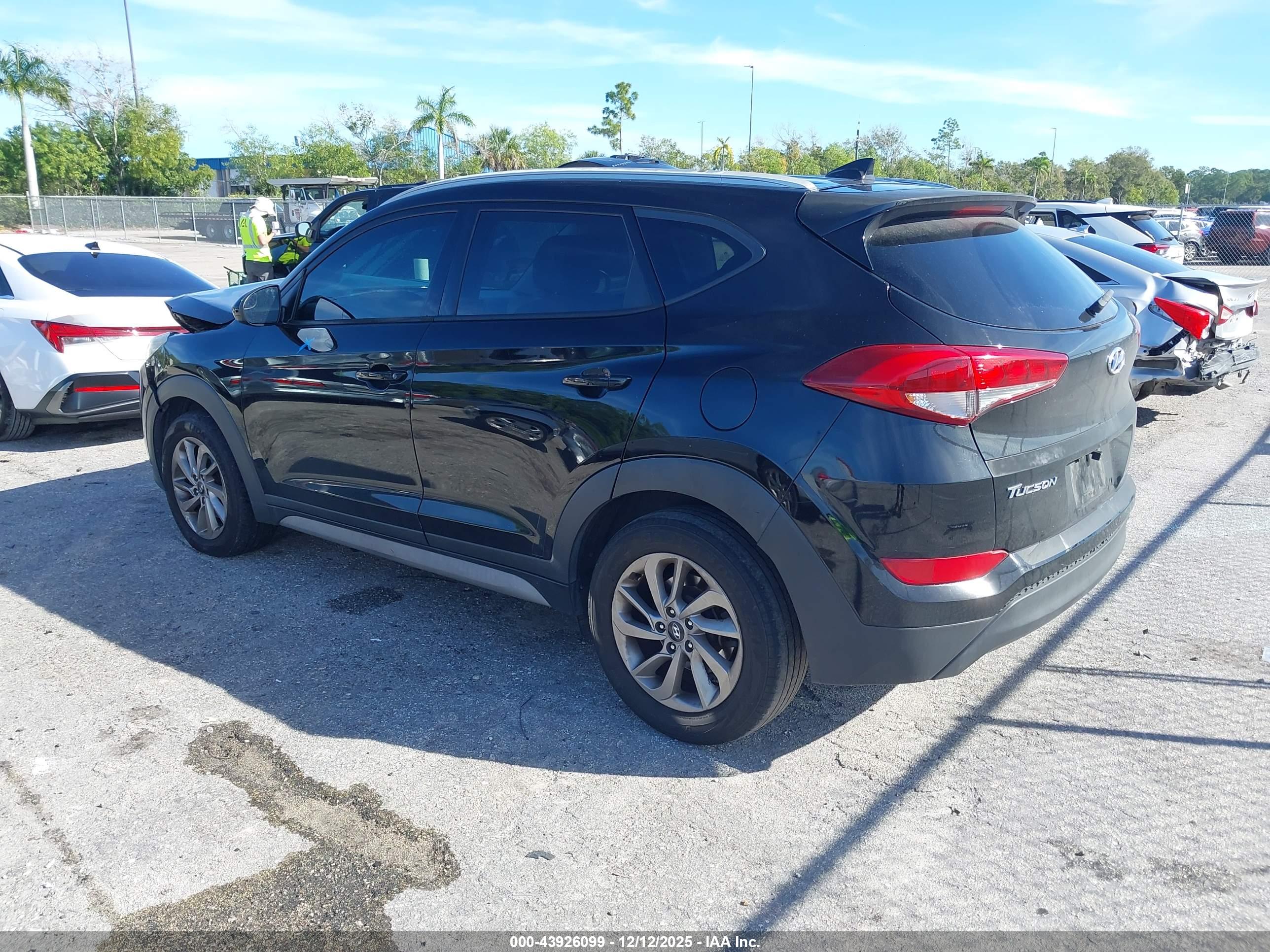 HYUNDAI TUCSON image 3