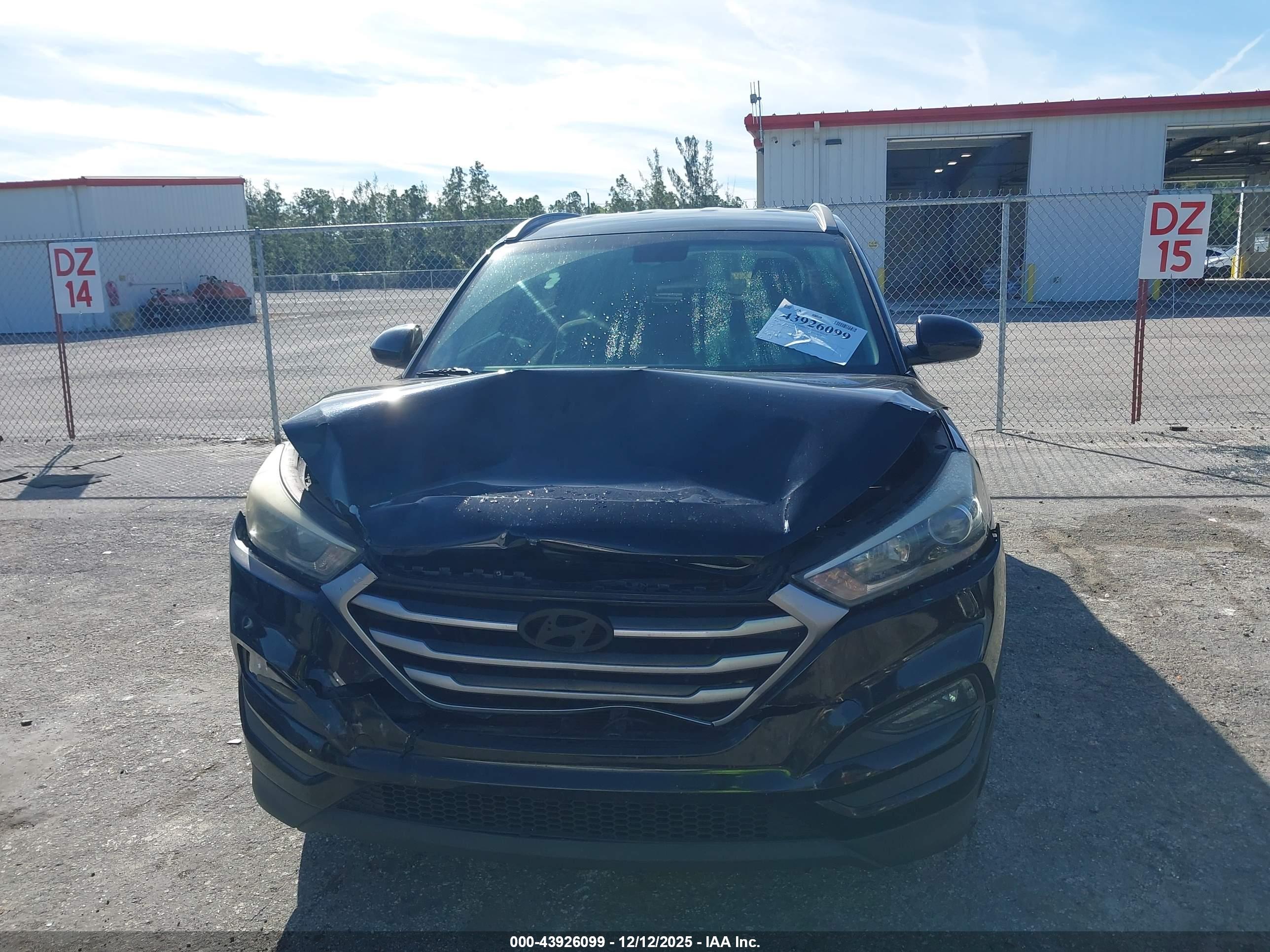HYUNDAI TUCSON image 6