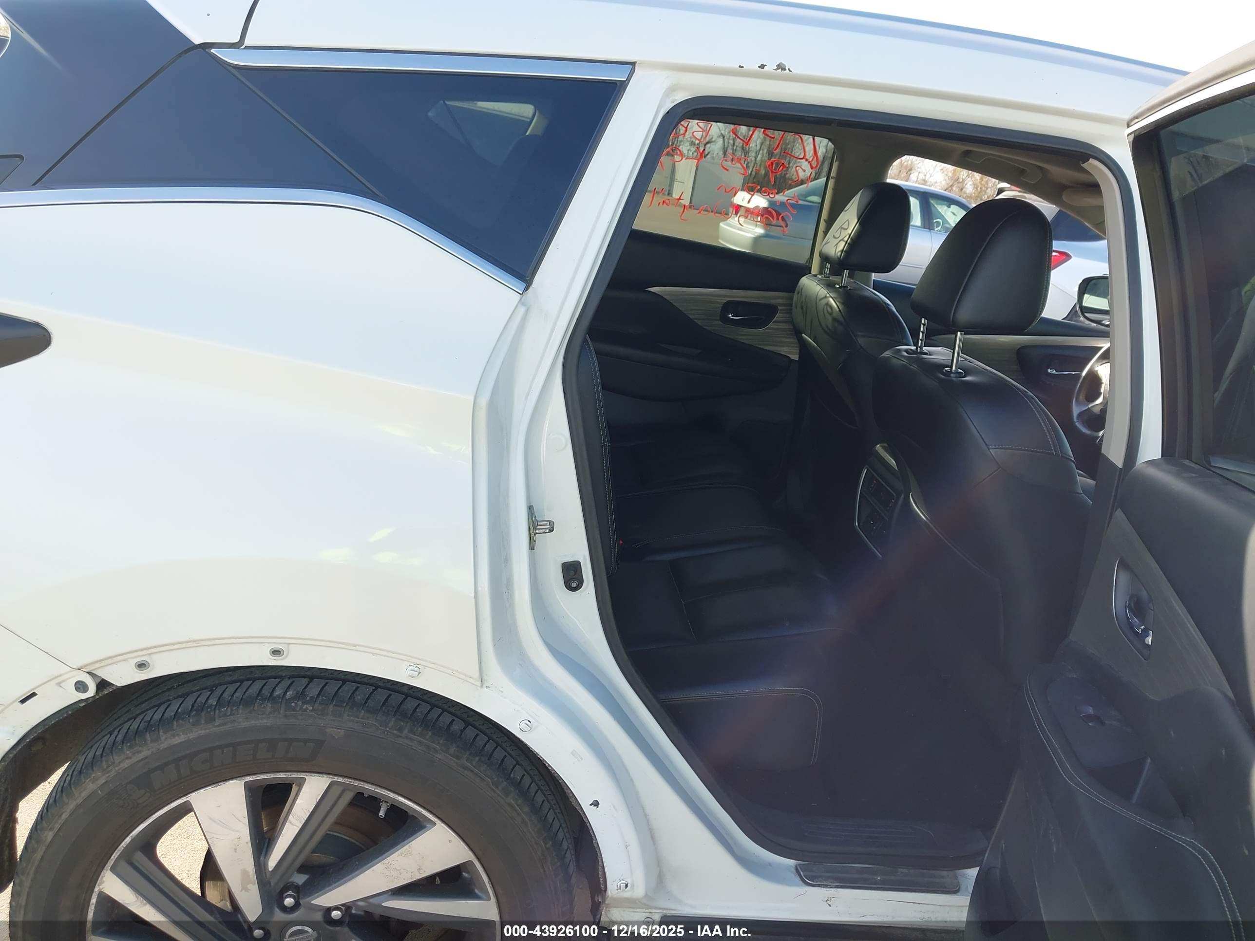 NISSAN MURANO image 8