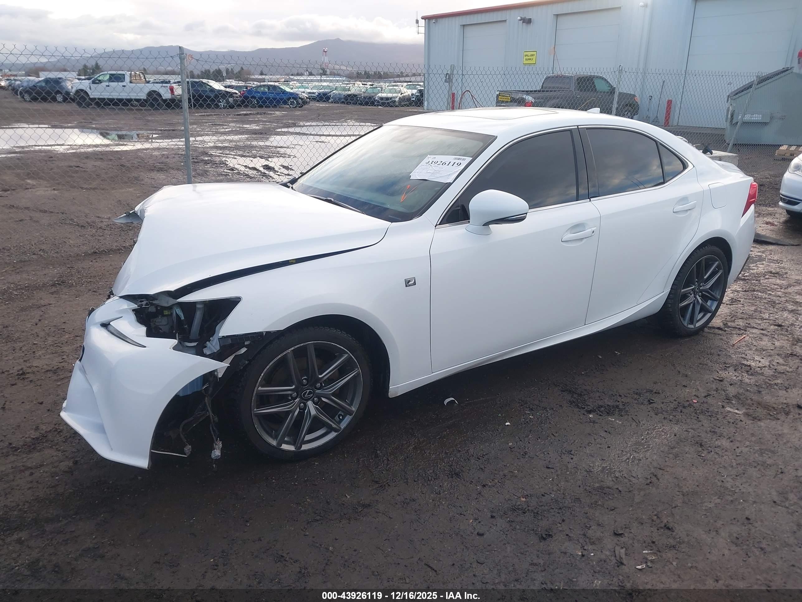 LEXUS IS image 2