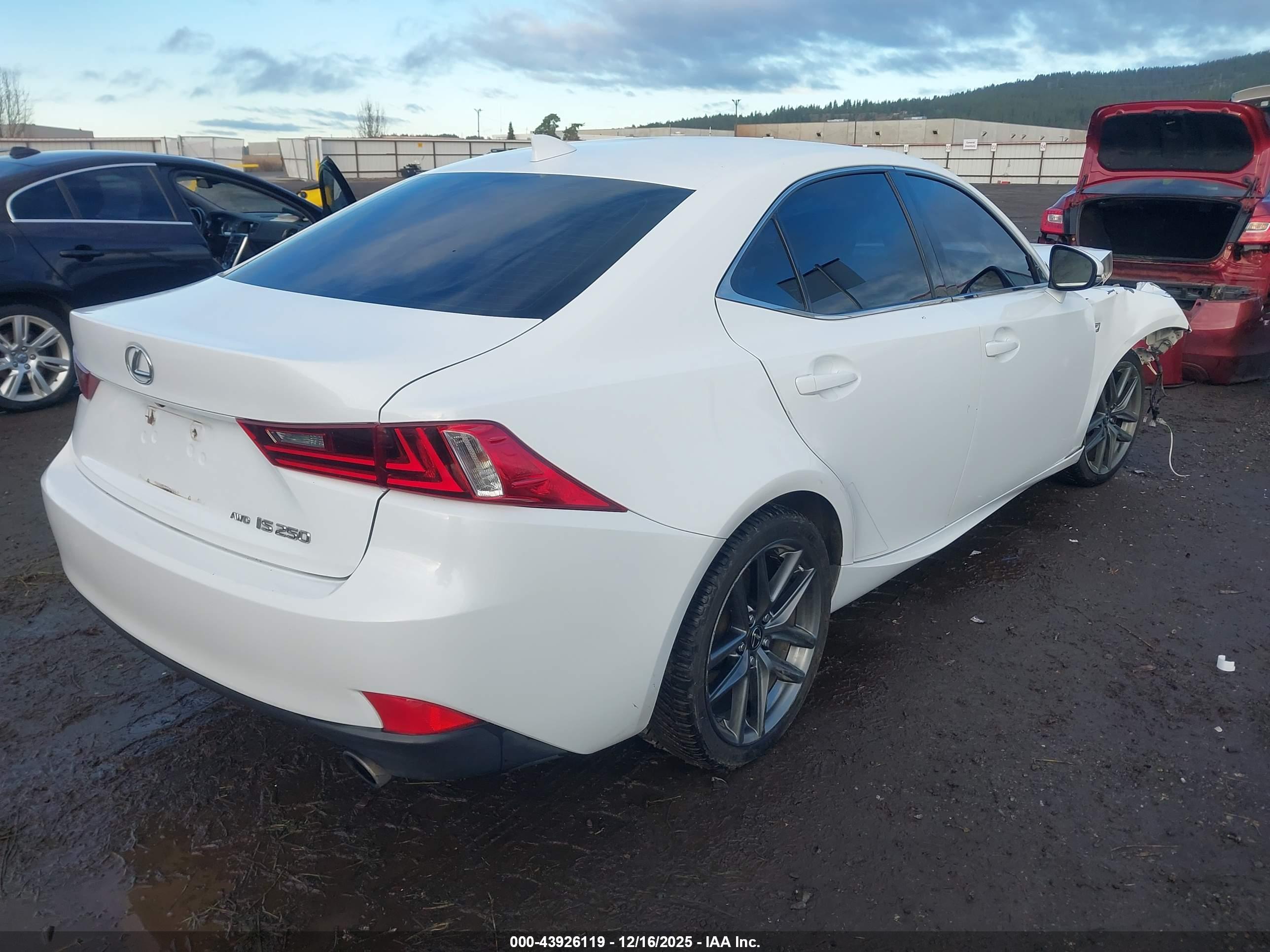 LEXUS IS image 4