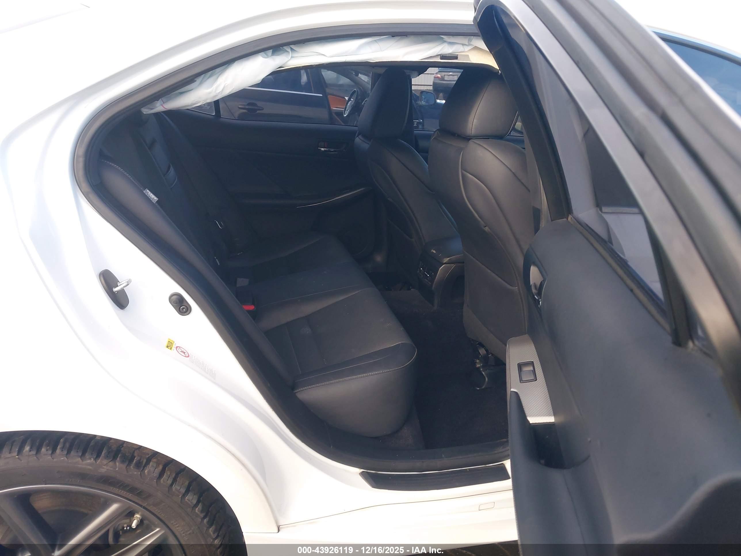 LEXUS IS image 8