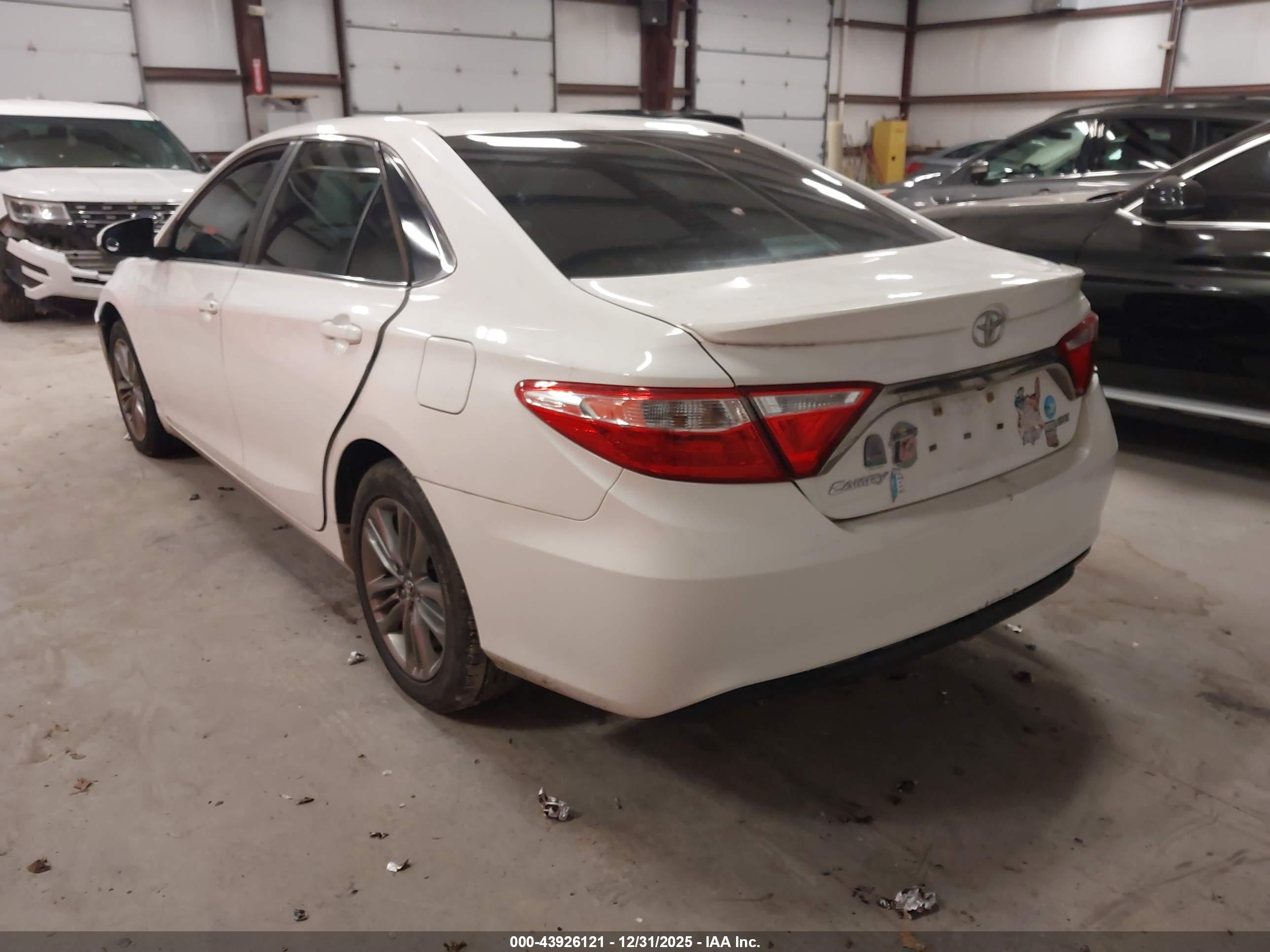 TOYOTA CAMRY image 3