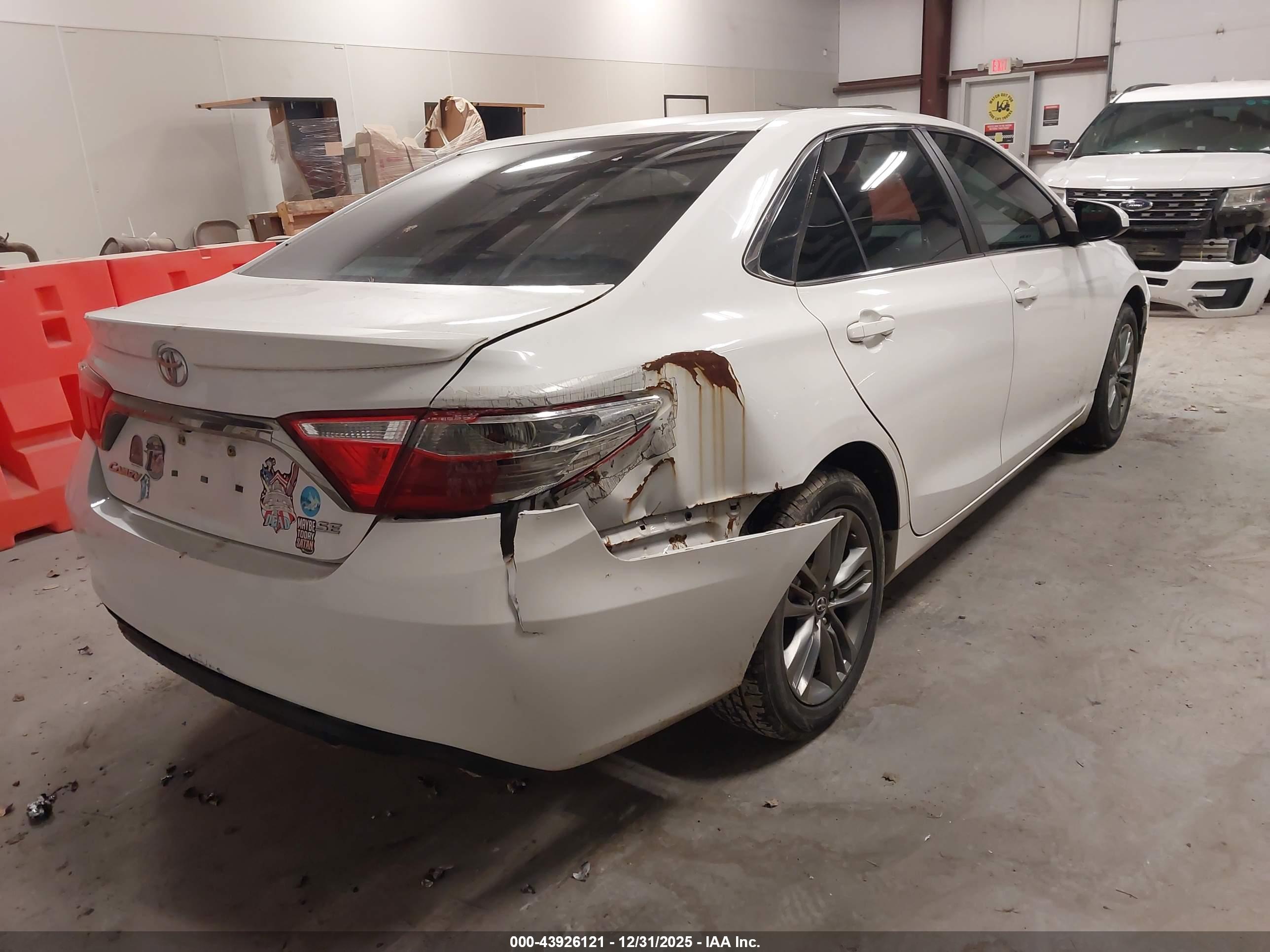 TOYOTA CAMRY image 4