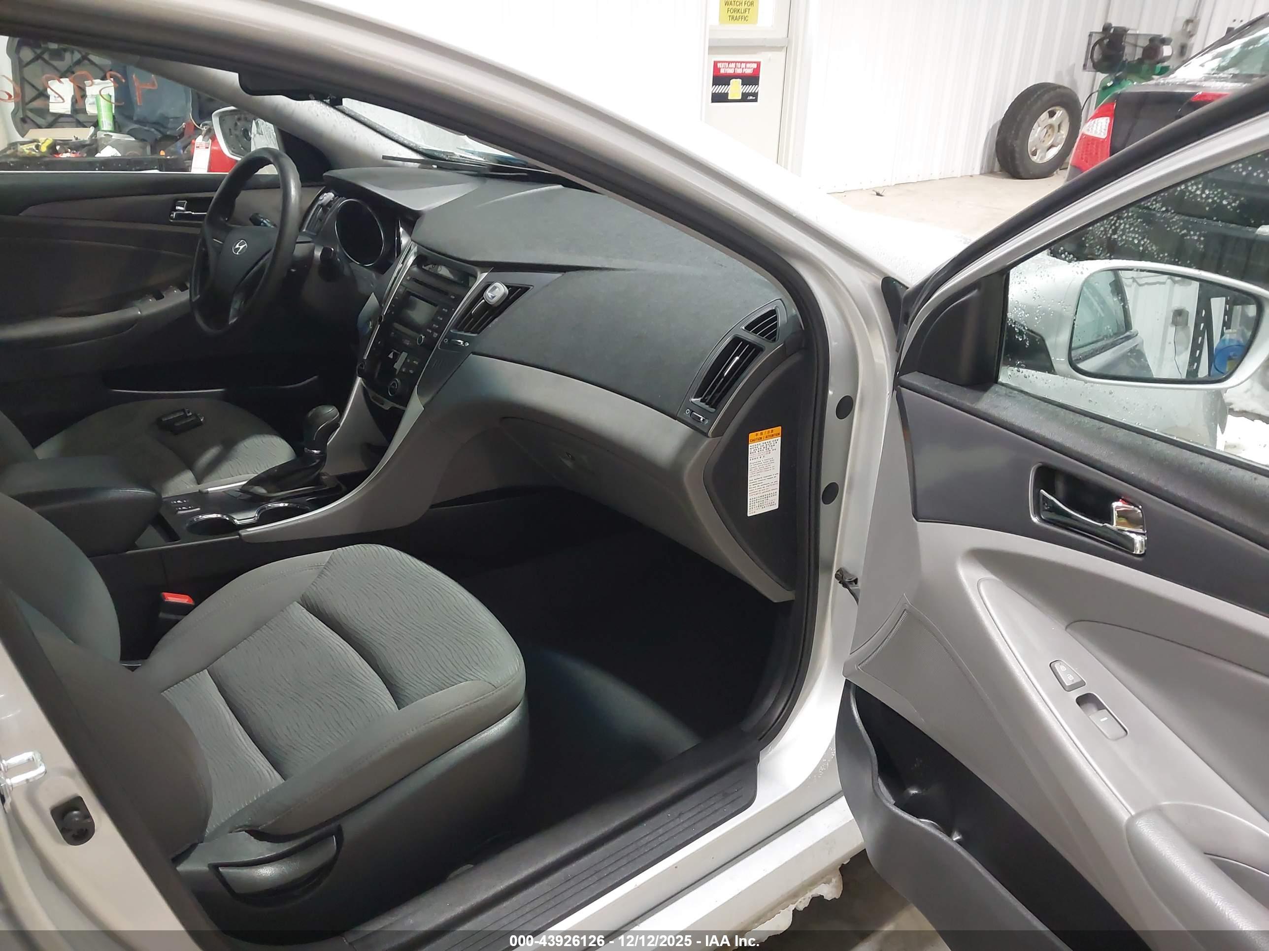 HYUNDAI SONATA image 5