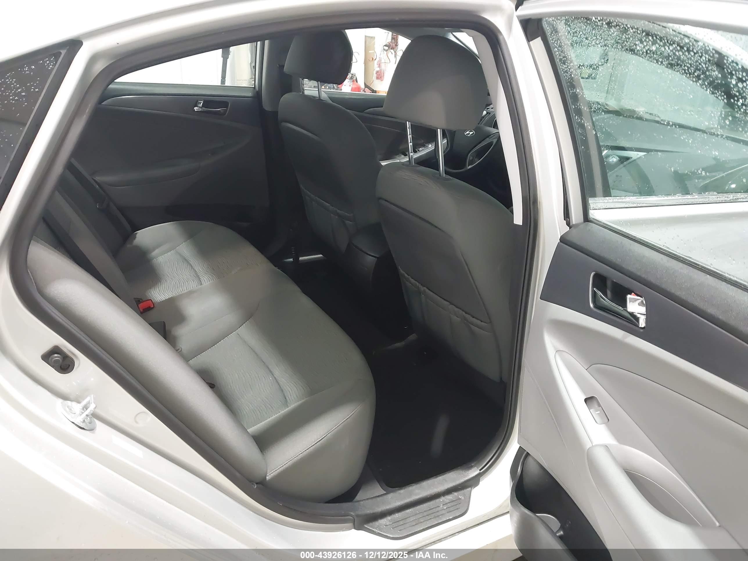 HYUNDAI SONATA image 8