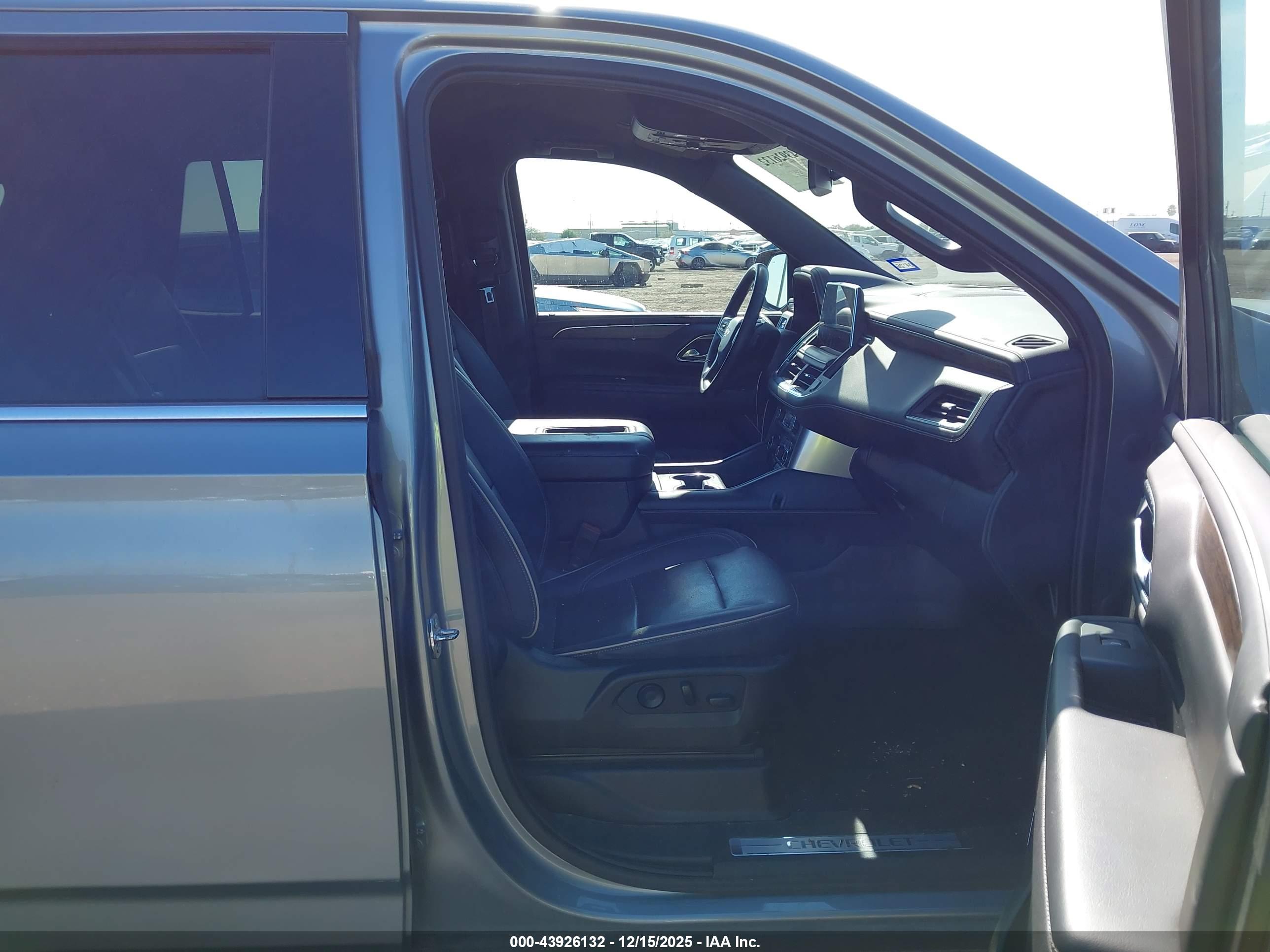 CHEVROLET TAHOE image 5