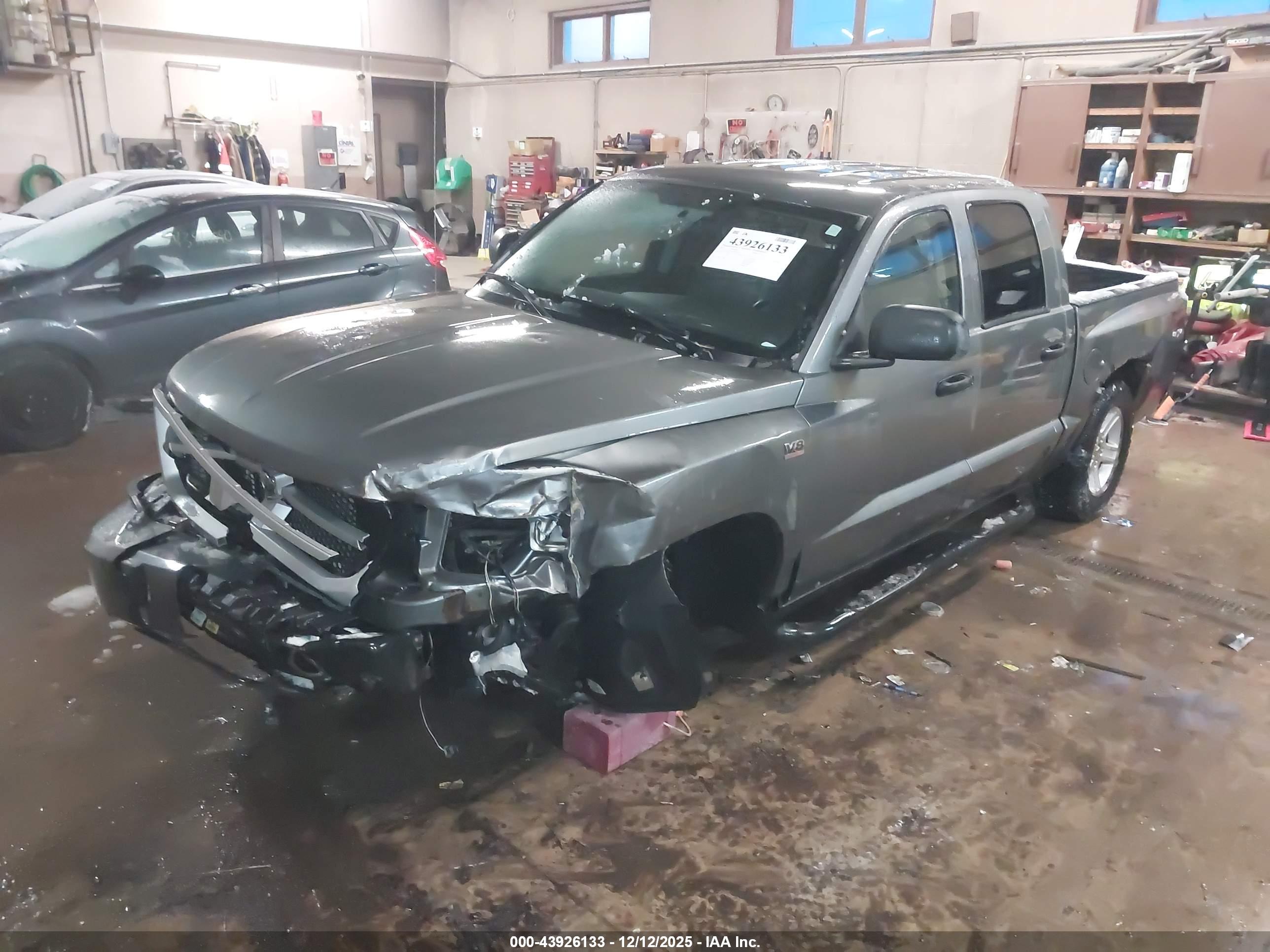 DODGE DAKOTA image 2