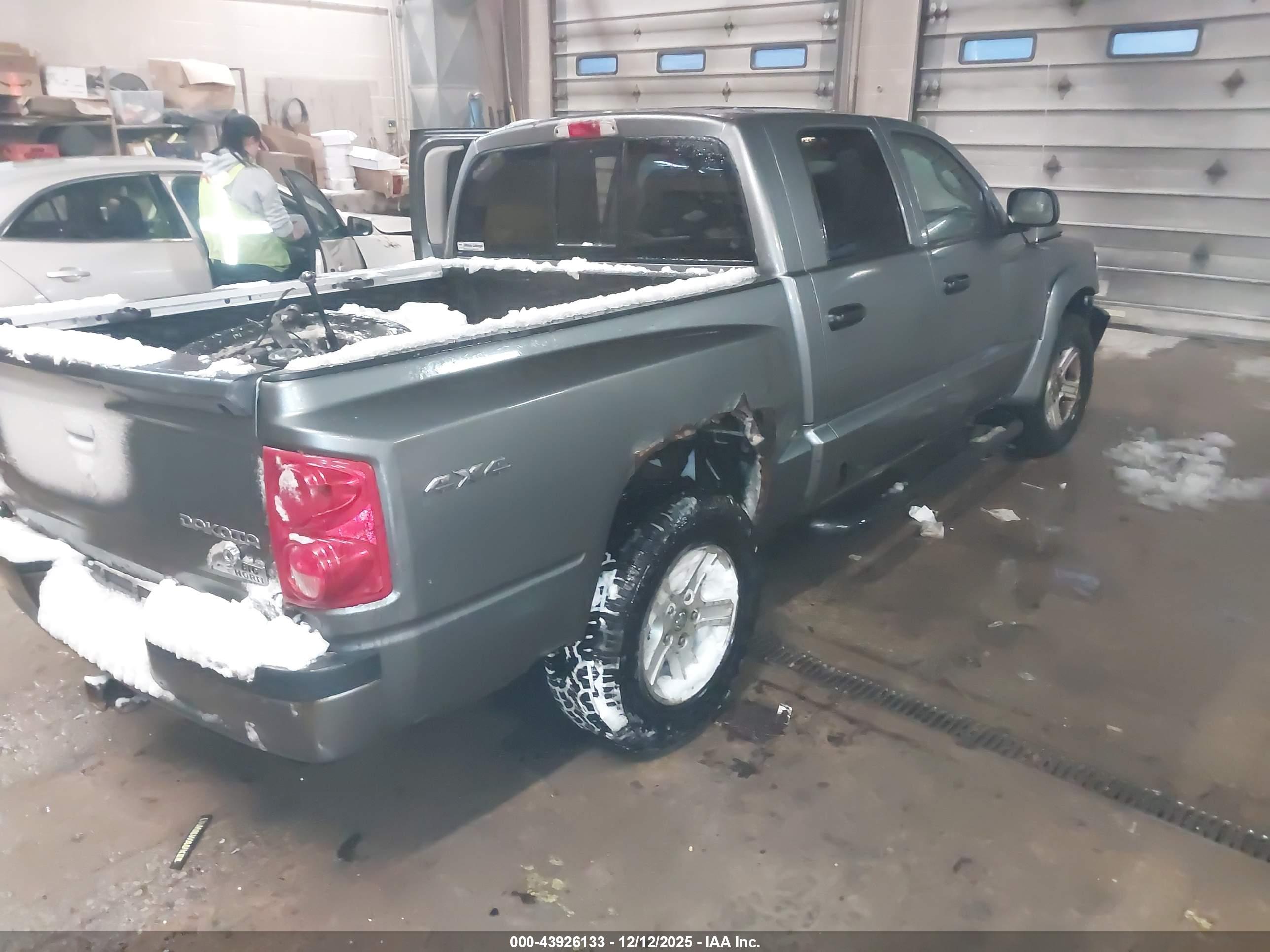 DODGE DAKOTA image 4