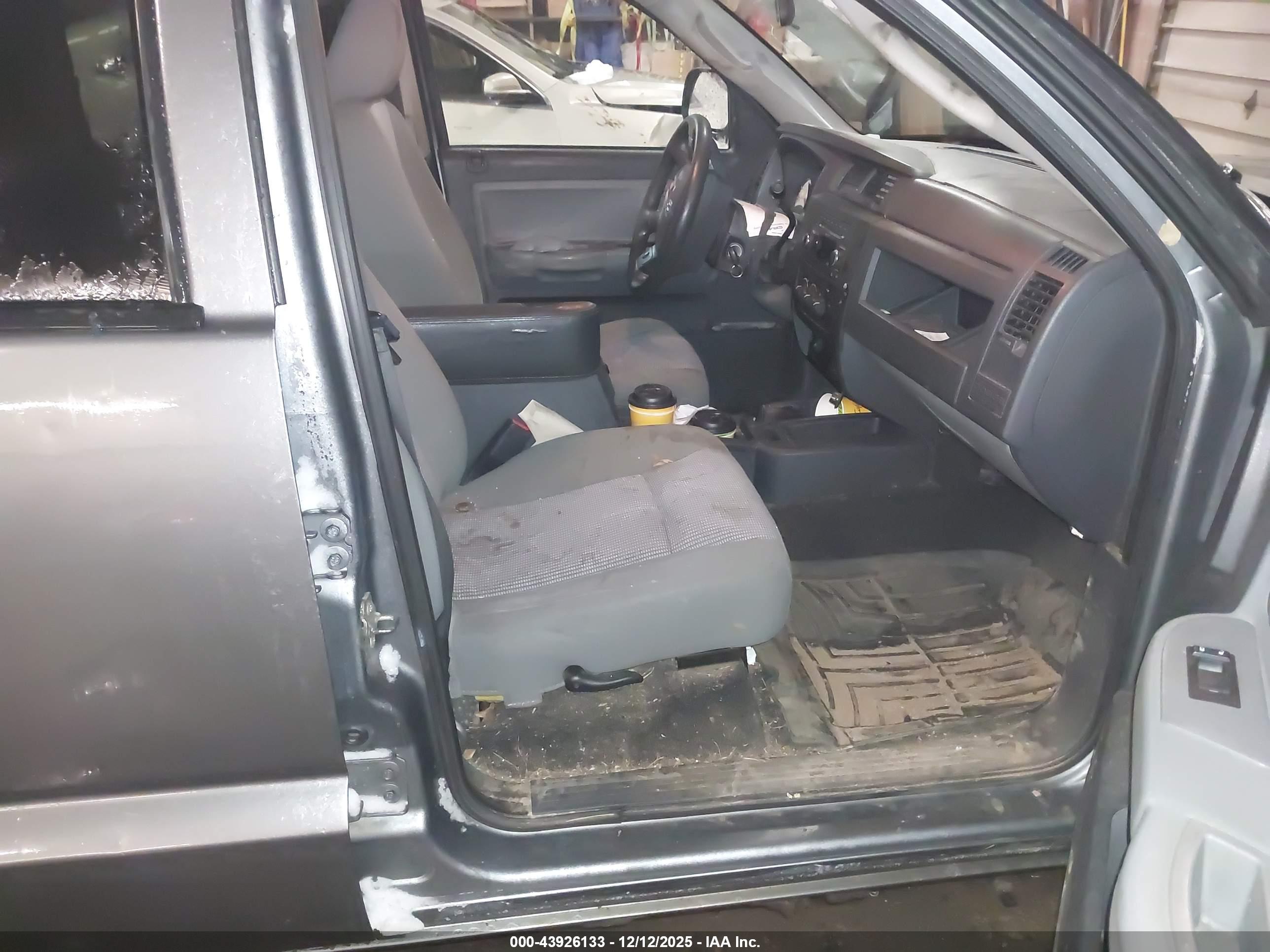 DODGE DAKOTA image 5