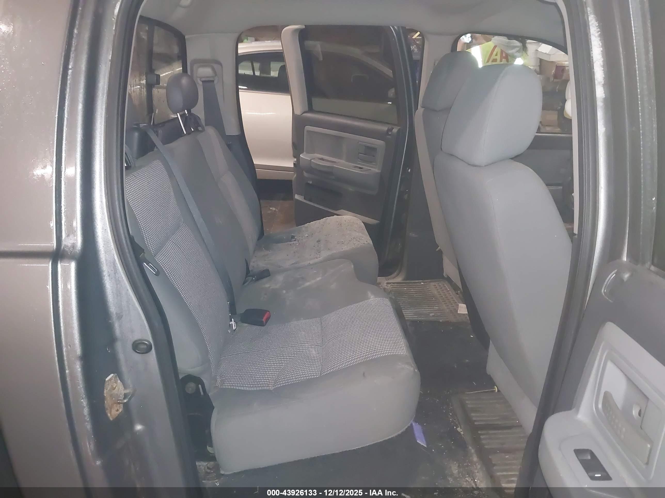 DODGE DAKOTA image 8
