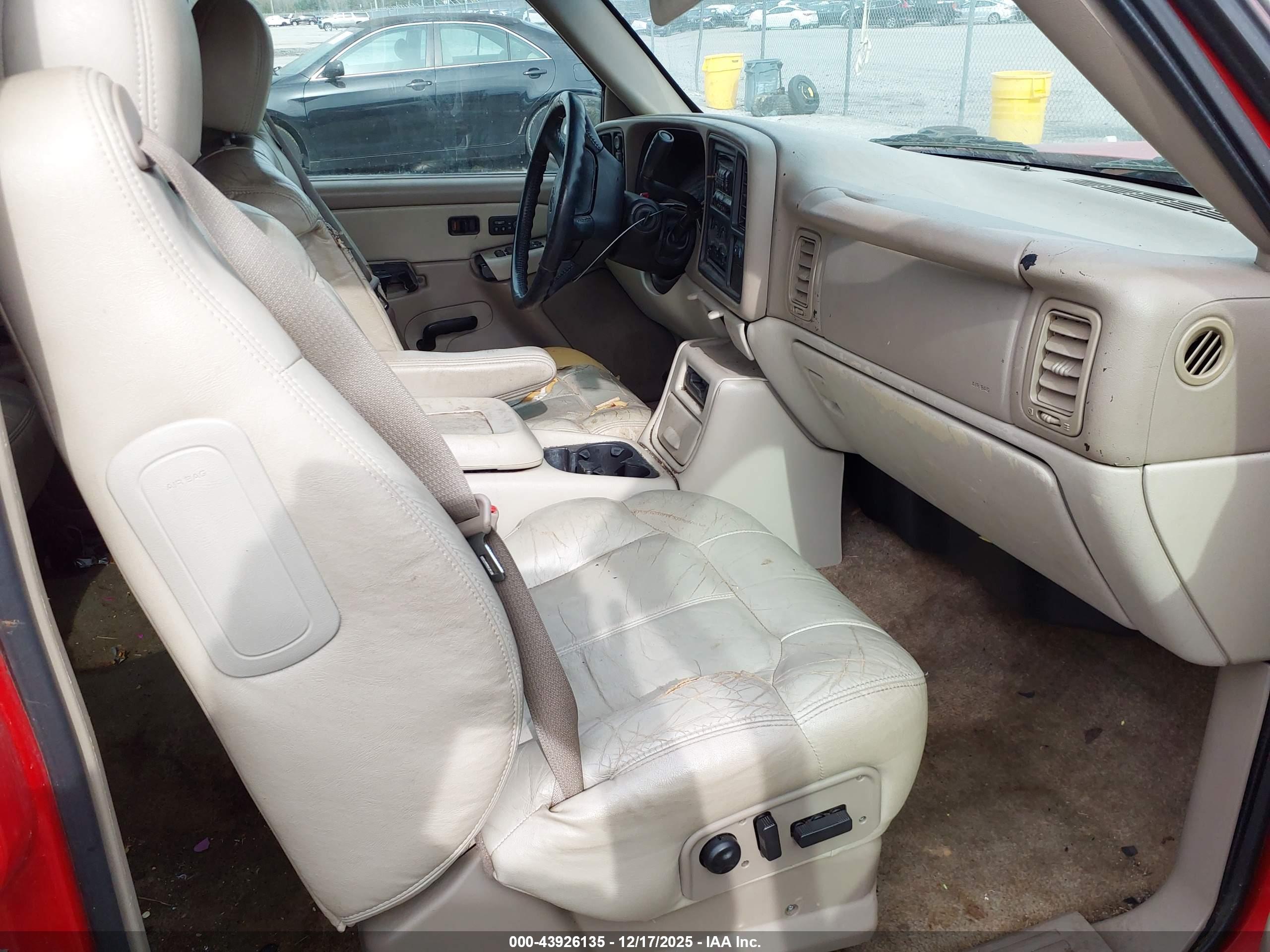CHEVROLET SUBURBAN image 5