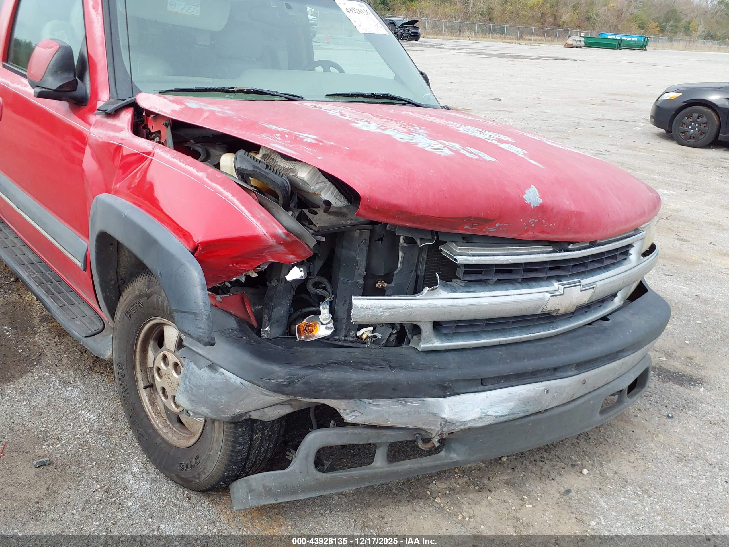 CHEVROLET SUBURBAN image 6