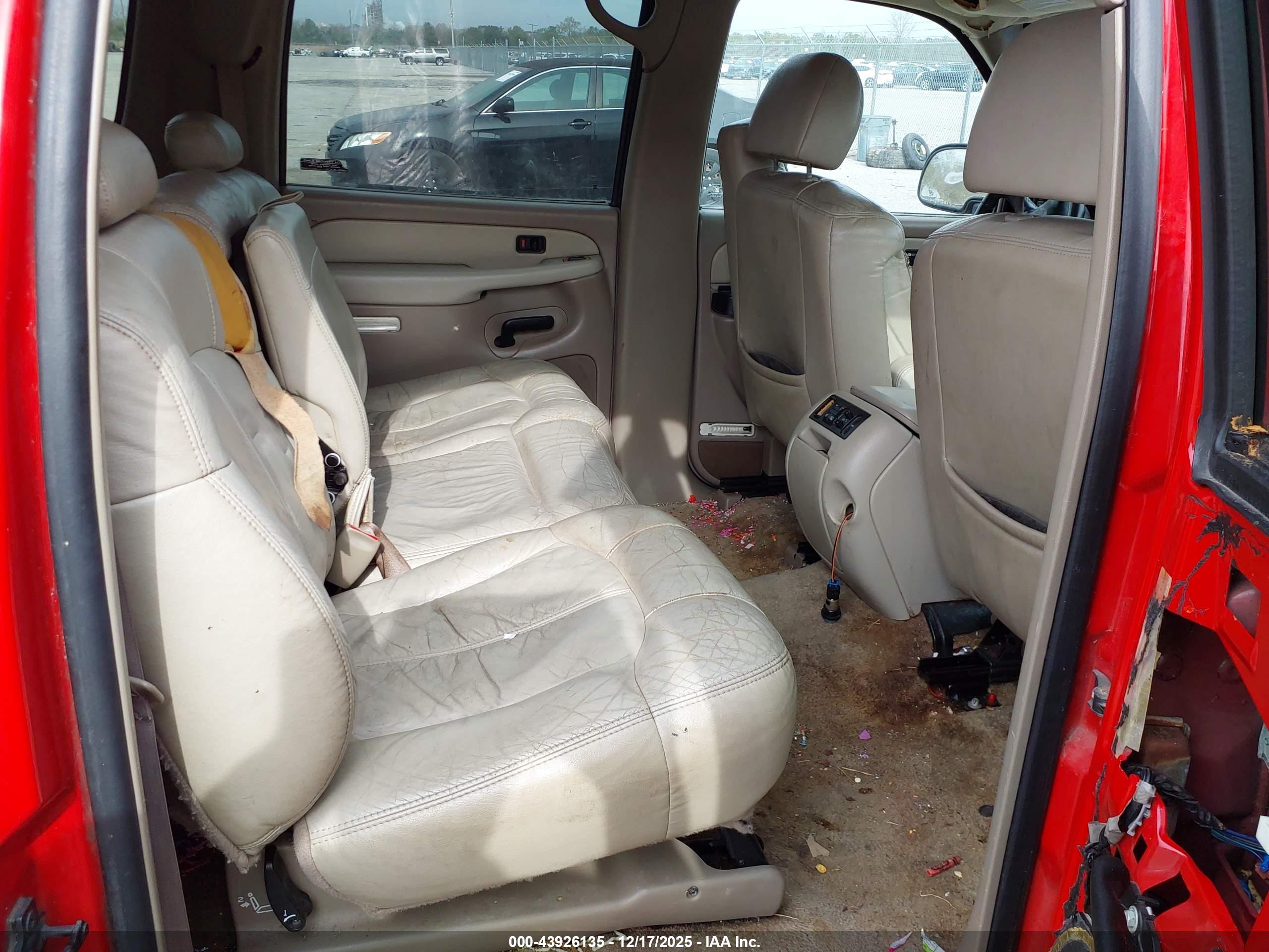 CHEVROLET SUBURBAN image 8