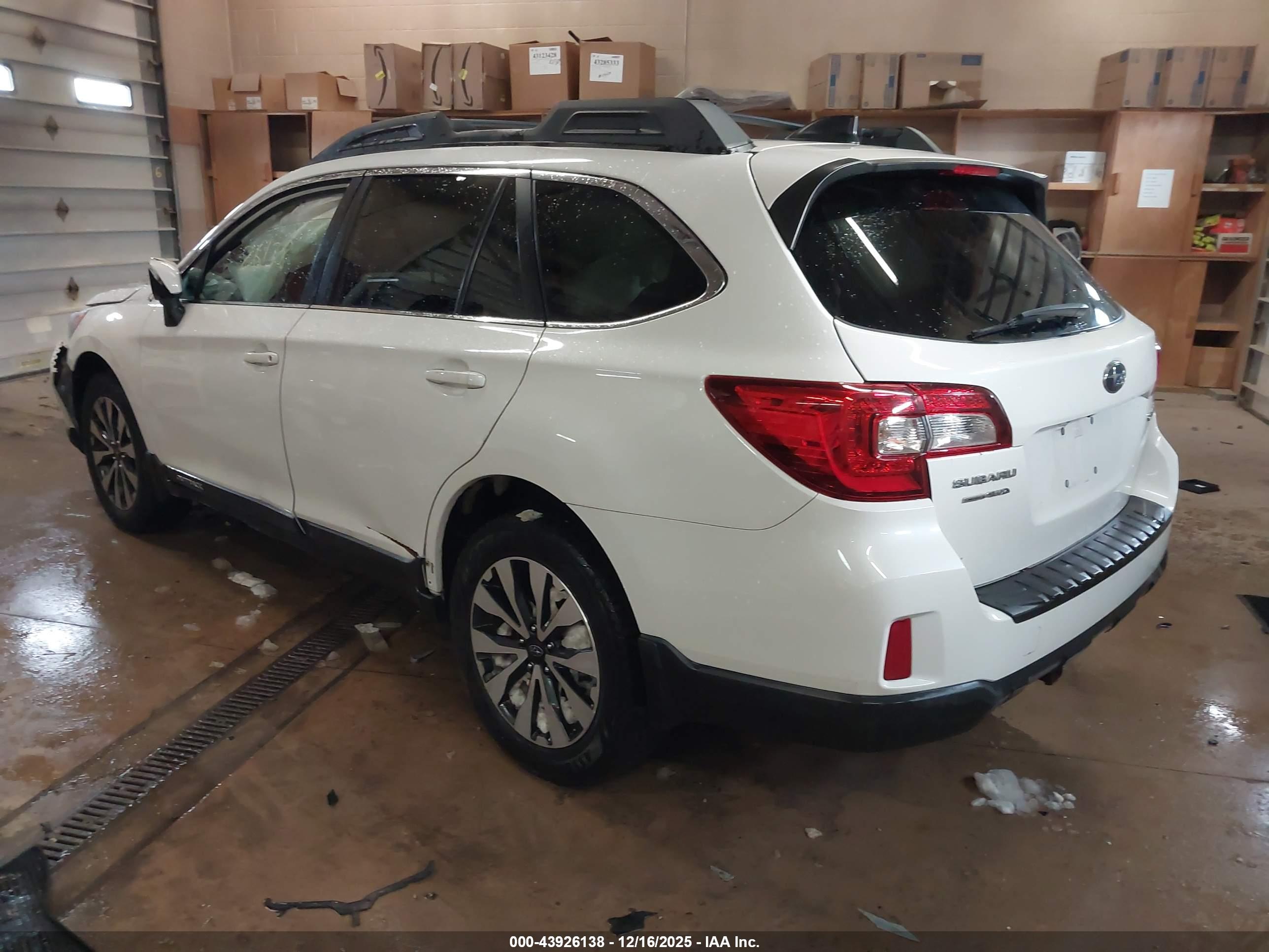 SUBARU OUTBACK image 3