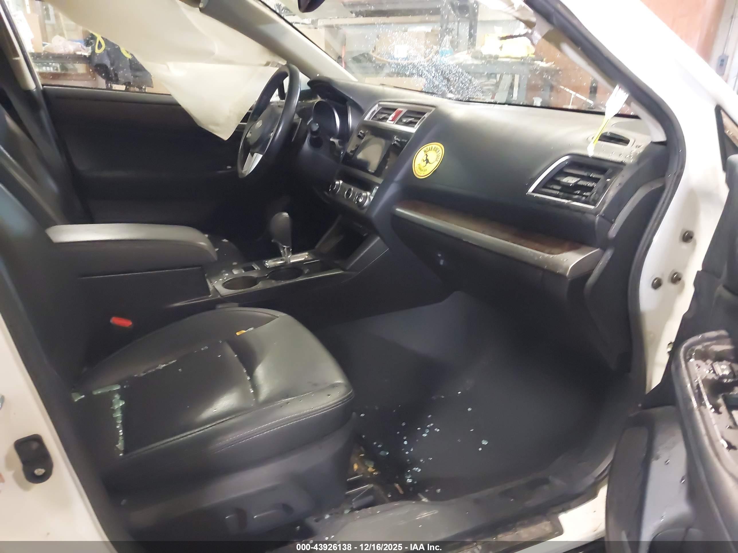 SUBARU OUTBACK image 5