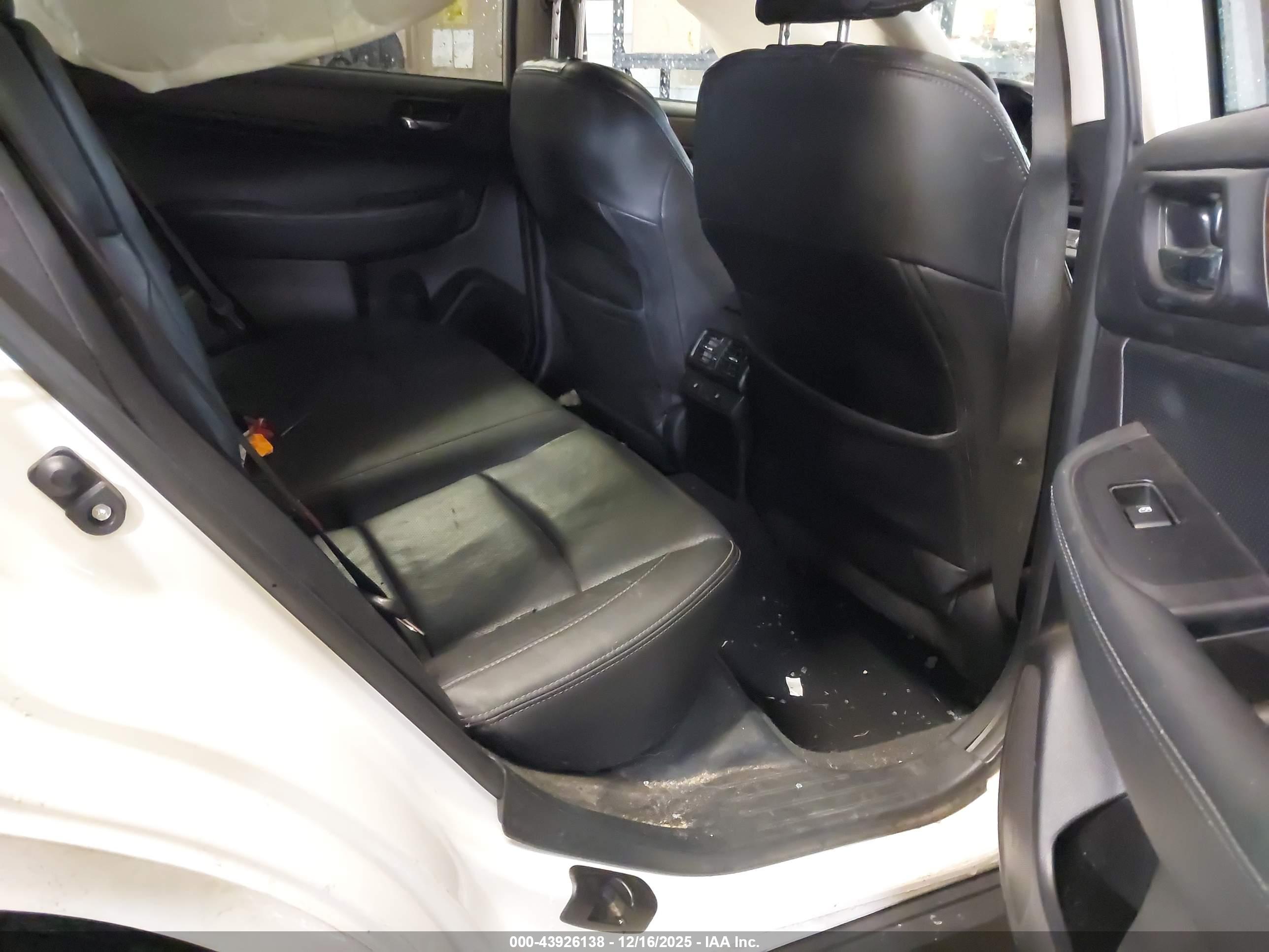 SUBARU OUTBACK image 8