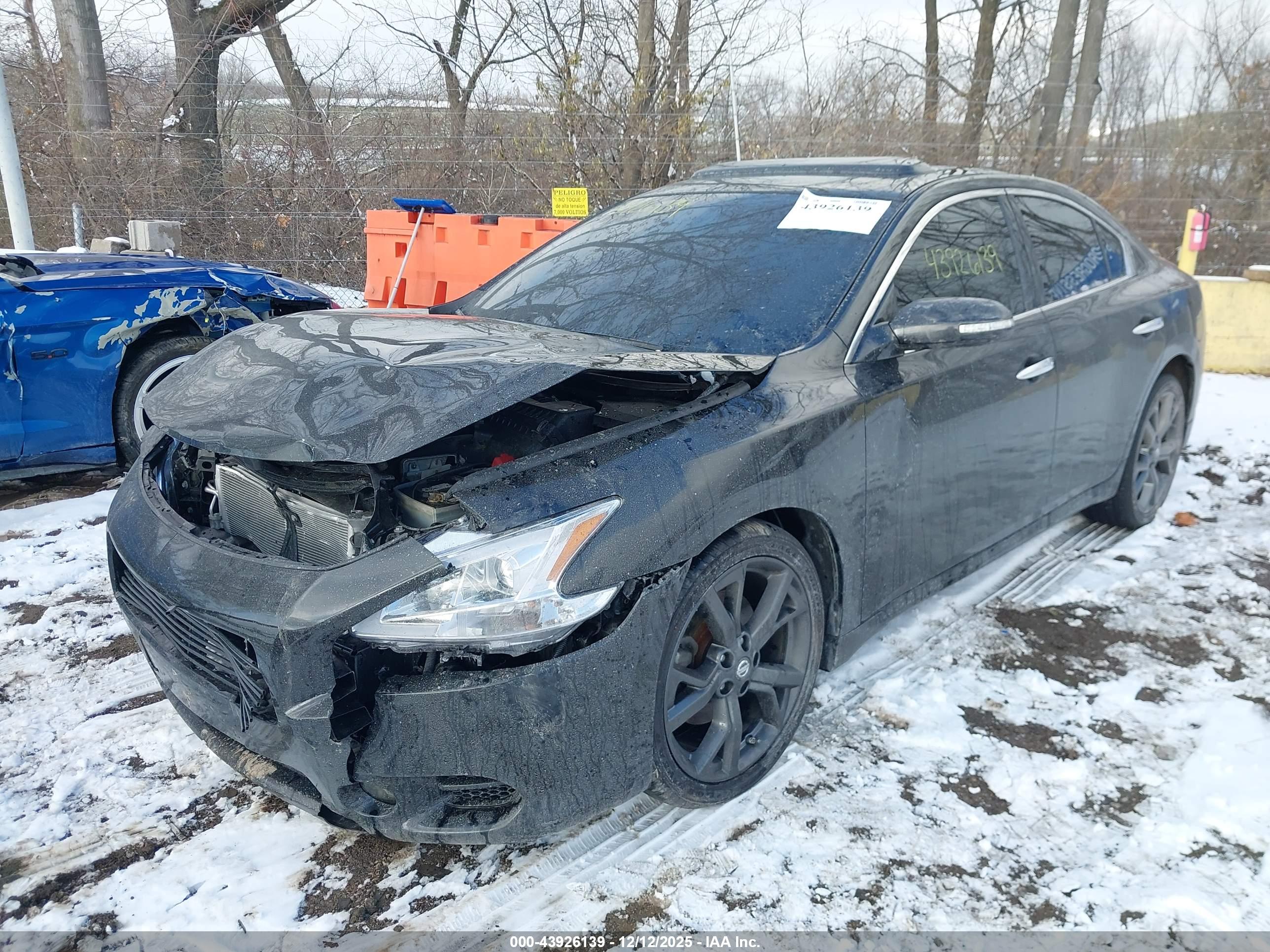 NISSAN MAXIMA image 6