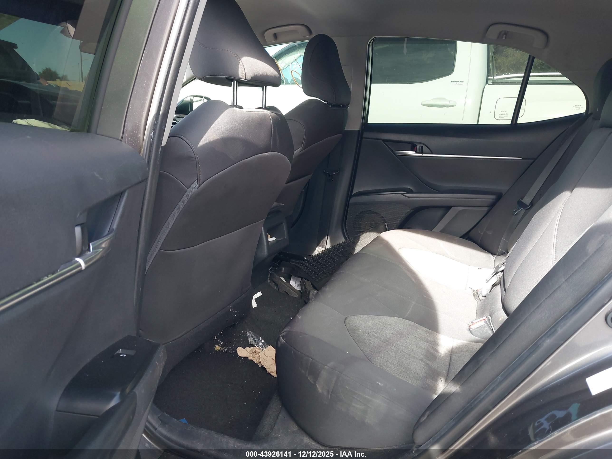TOYOTA CAMRY image 8