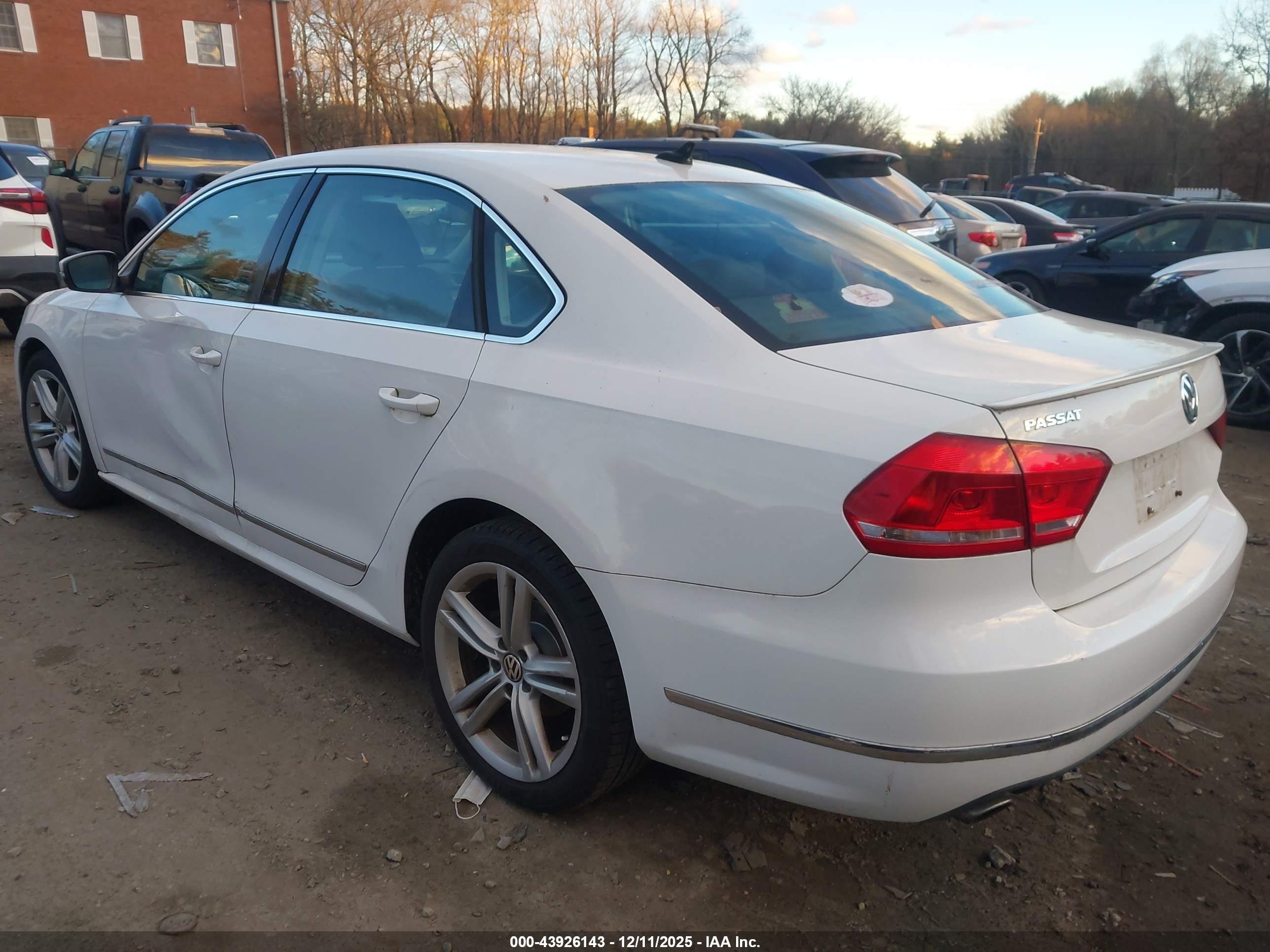 VOLKSWAGEN PASSAT image 3