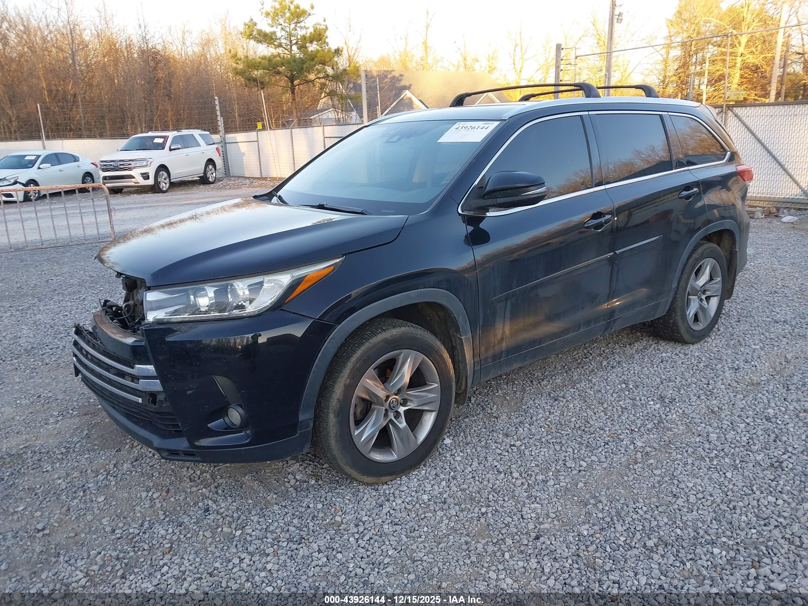 TOYOTA HIGHLANDER image 2