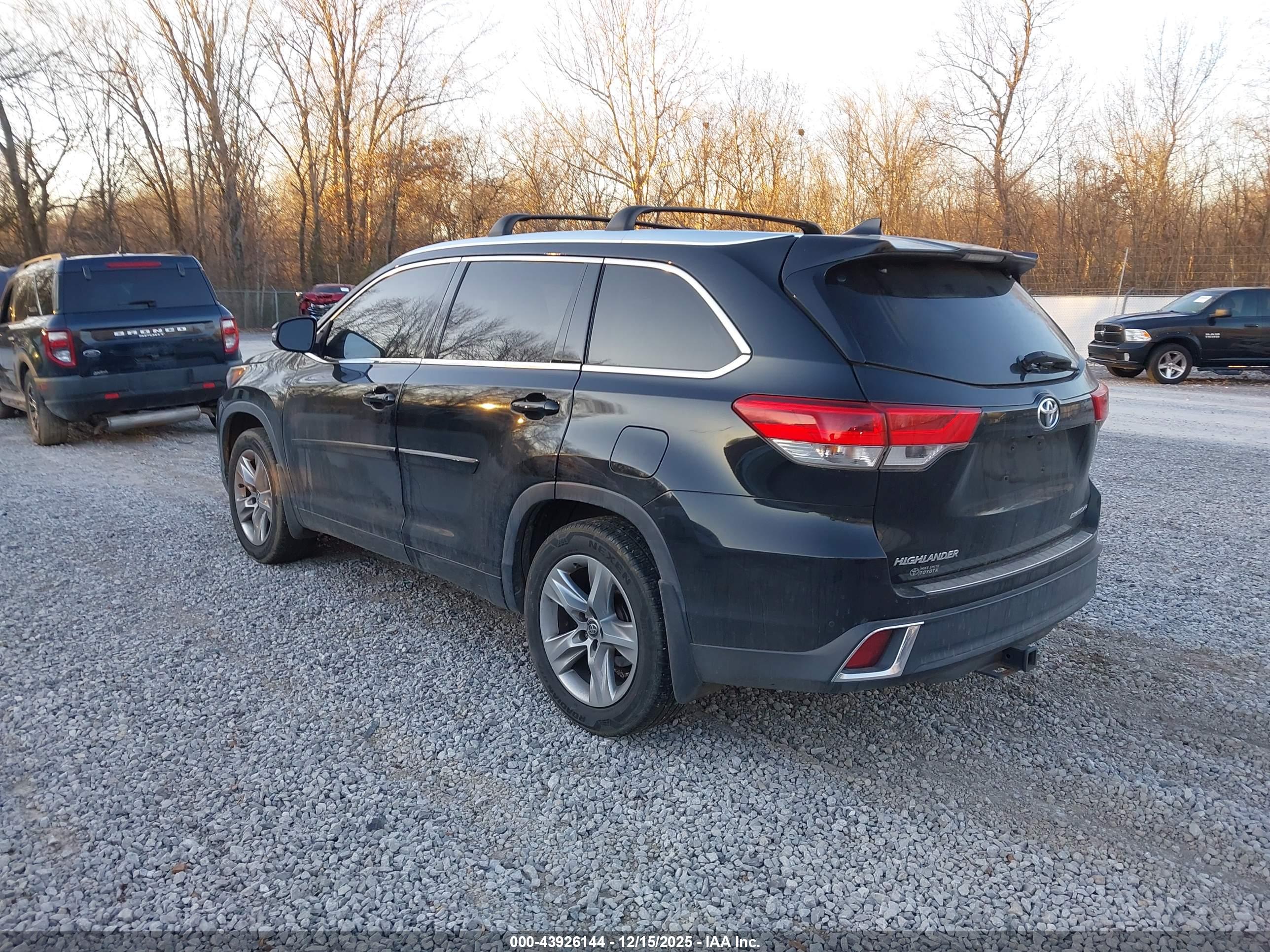 TOYOTA HIGHLANDER image 3