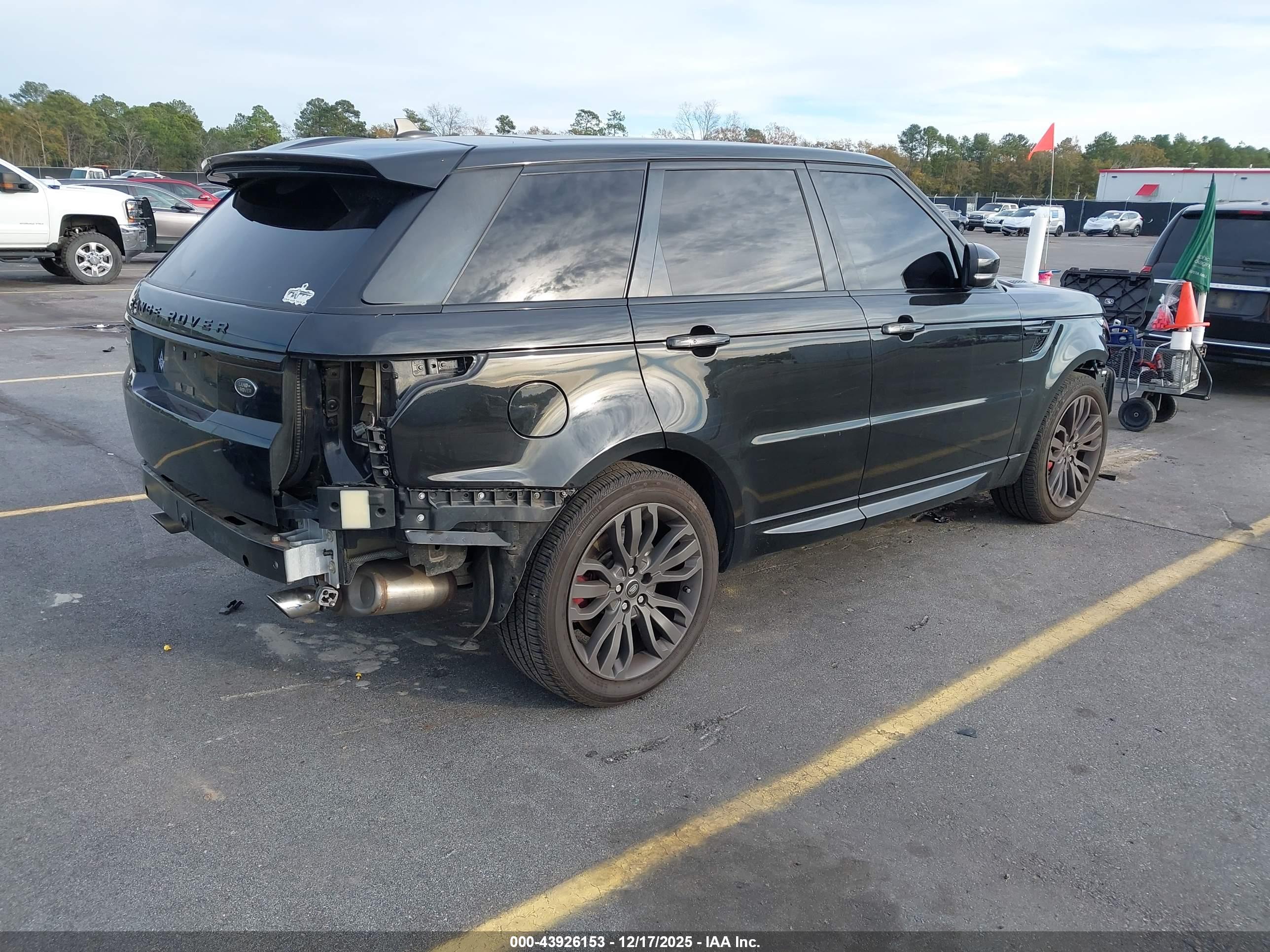 LAND ROVER image 4